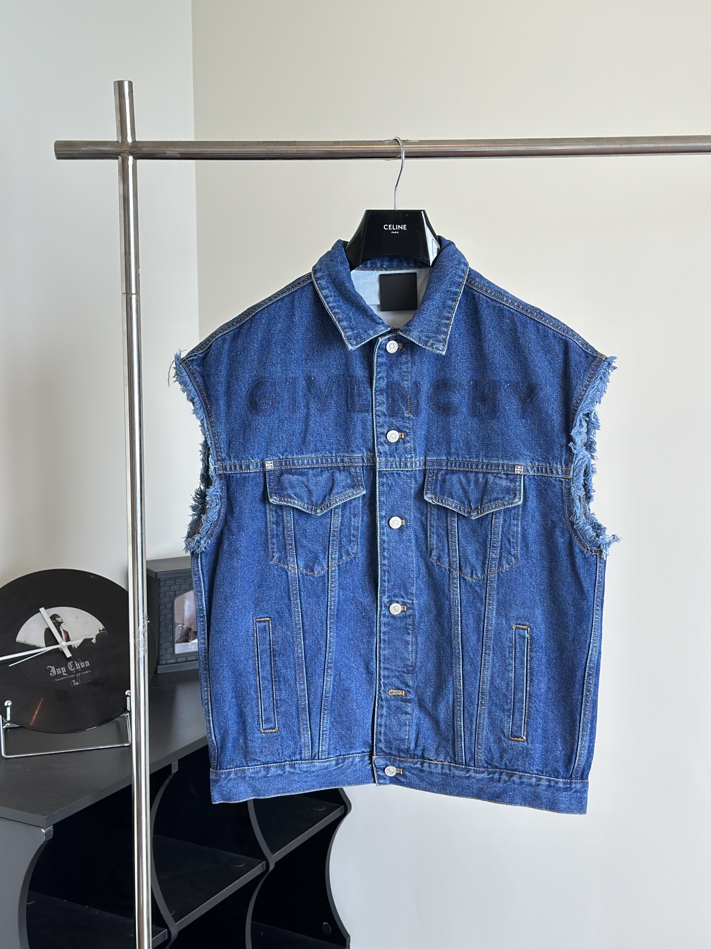 Chaqueta vaquera sin mangas lavada azul de Givench*/Givenchy GVC Talla: S/M/L El tejido es de denim de puro algodón 8+7…