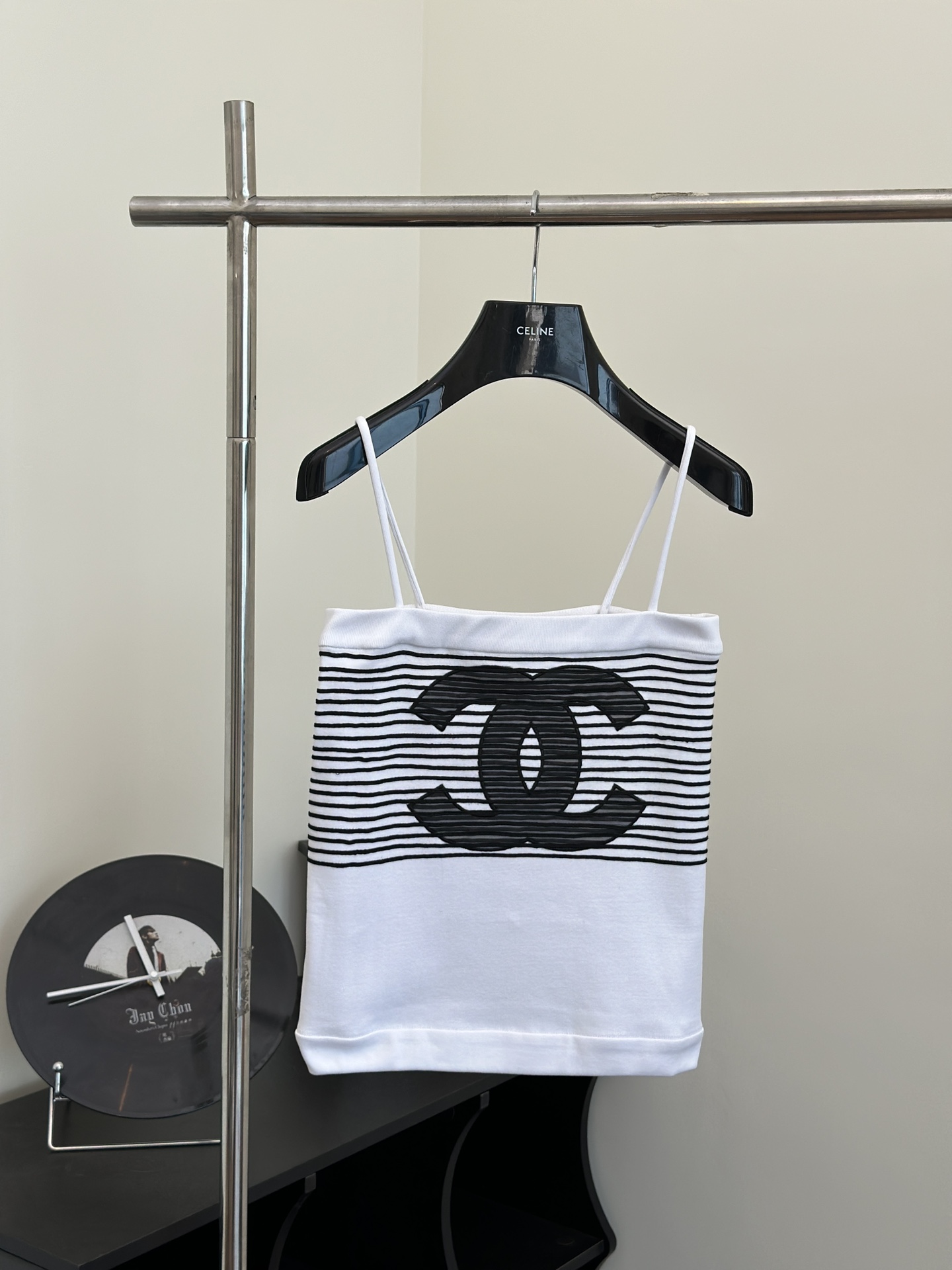 Chane*/Chanel 24S nueva llegada de primavera/verano, top de tirantes blanco con gran doble C negro en el pecho, Talla: …