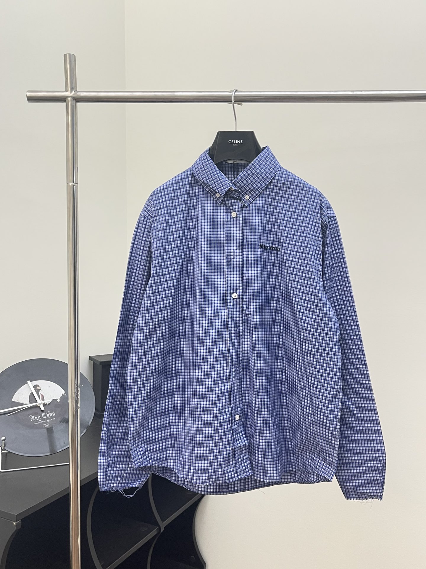 miumi*/Miu Miu 24SS camisa de cuadros azul de primavera, unisex Tallas: XS/S/M/L/XL El mismo estilo colegial lindo de Z…