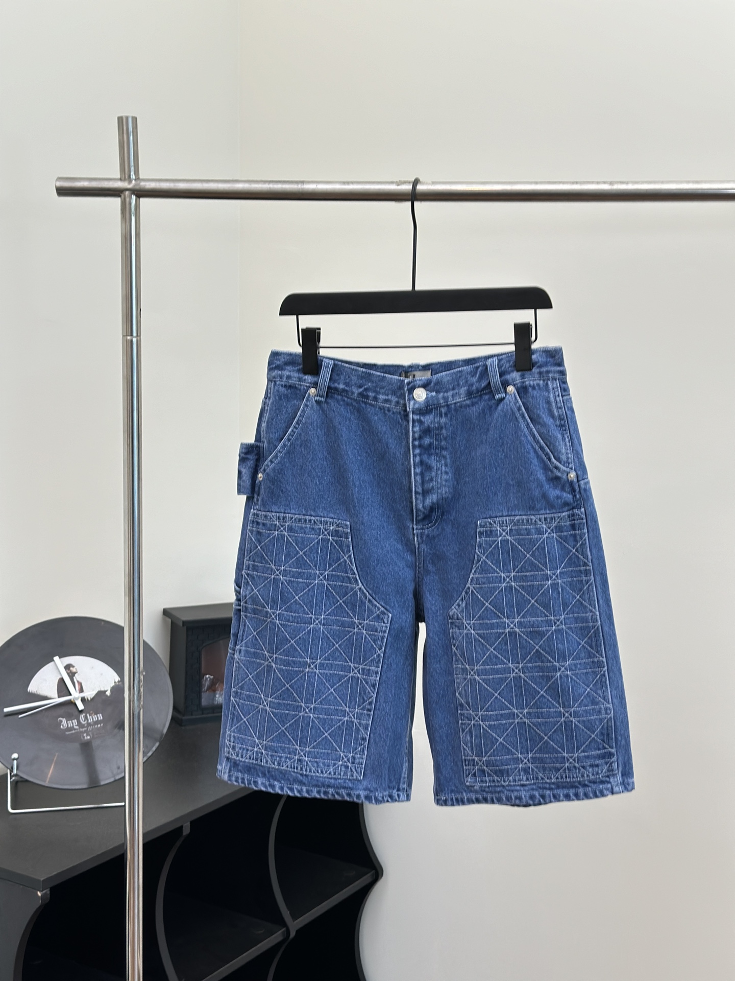 Dio/Dior 24SS nuevos pantalones cortos de mezclilla bordados con línea de diamantes Talla: S/M/L/XL Este estilo de pant…