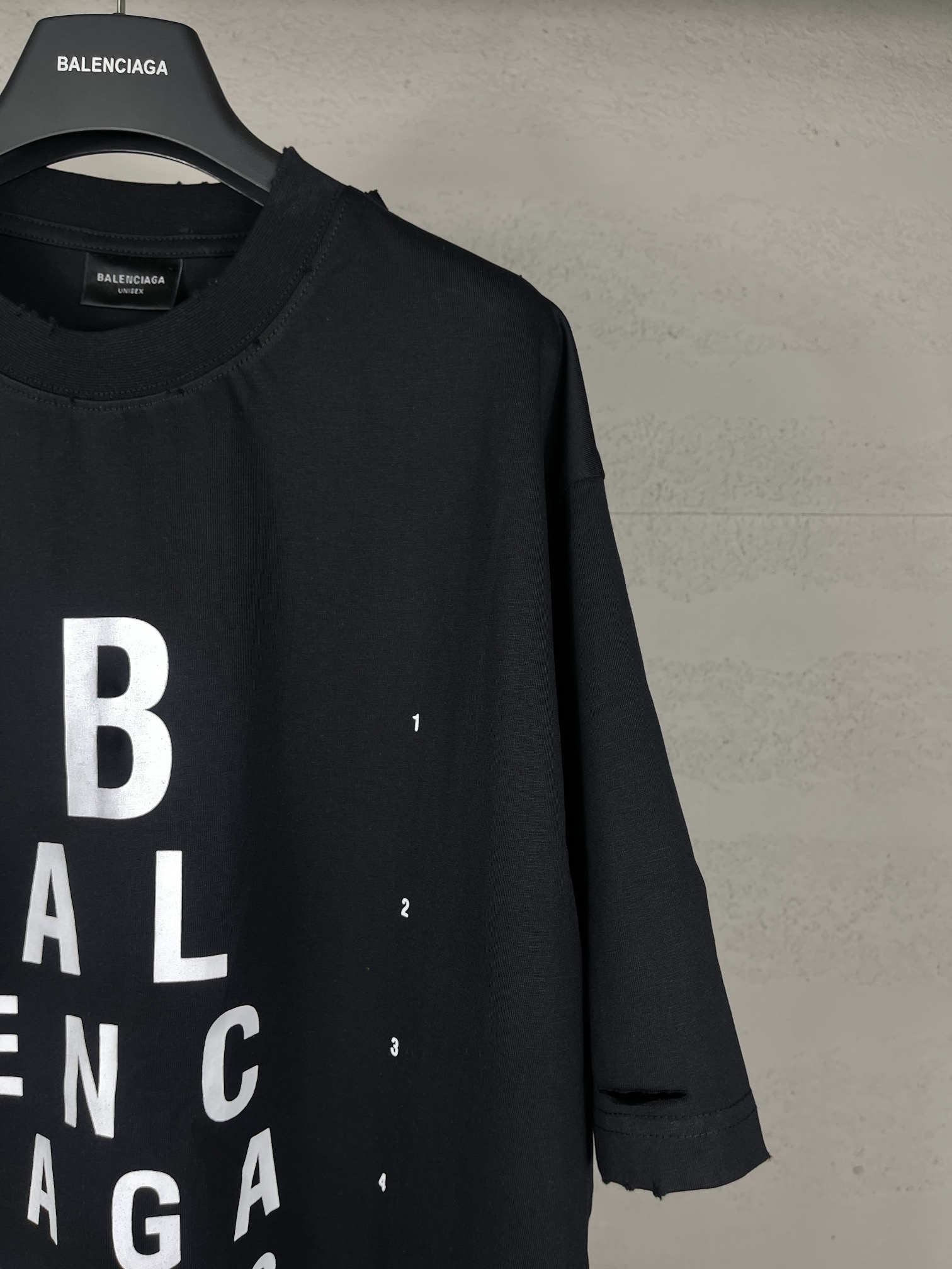 High Quality Women’s Clothes by BALENTCI*GA/Paris.SS25: Lettered Optic T-shirts, Eco-Friendly Prints - 图片 5