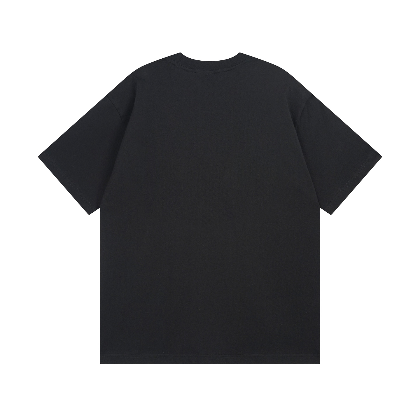 💰90实拍图【顶级版本.官网品质】BALENCI*GA/巴黎.SS25最新款，巴黎微标经典LOGO艺术龟裂印花短袖T恤.砖柜同步.第一时间正品研制，欢印对比！面料采用巴黎Z💰定织定染全棉双纱。克重260克，布面干净.布纹清晰，柔软舒适，。螺纹釆用定染无色差。印花采用环保进口材料龟裂印花.字母清晰，效果立体。版型釆用OS宽松落肩版型. 男女同款
编码：BL253673
颜色：黑色，白色
尺码：XS   S   M   L