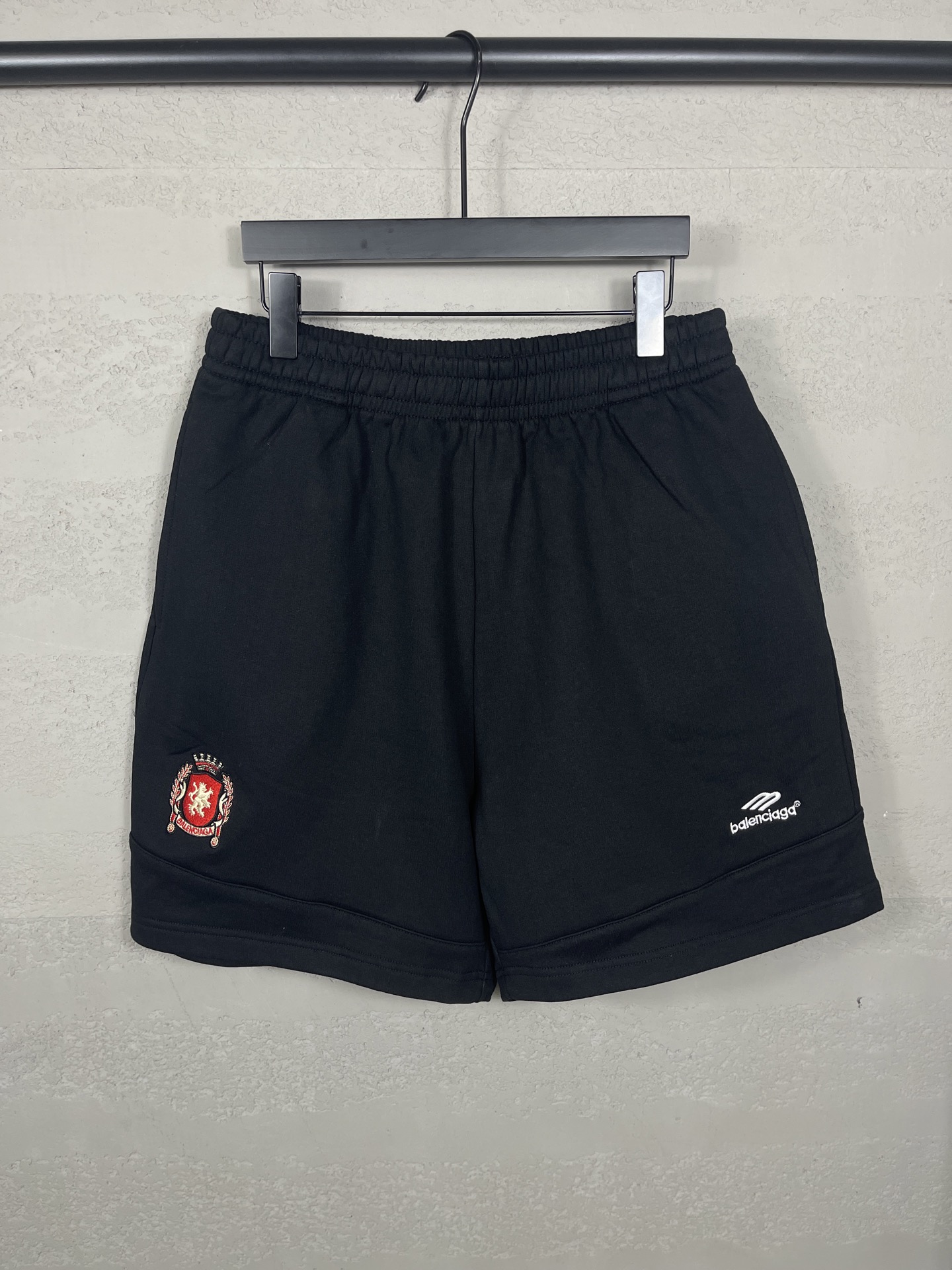 High-End Women’s Suit with Thongs and Embroidered Shorts in Paris Style - 图片 1