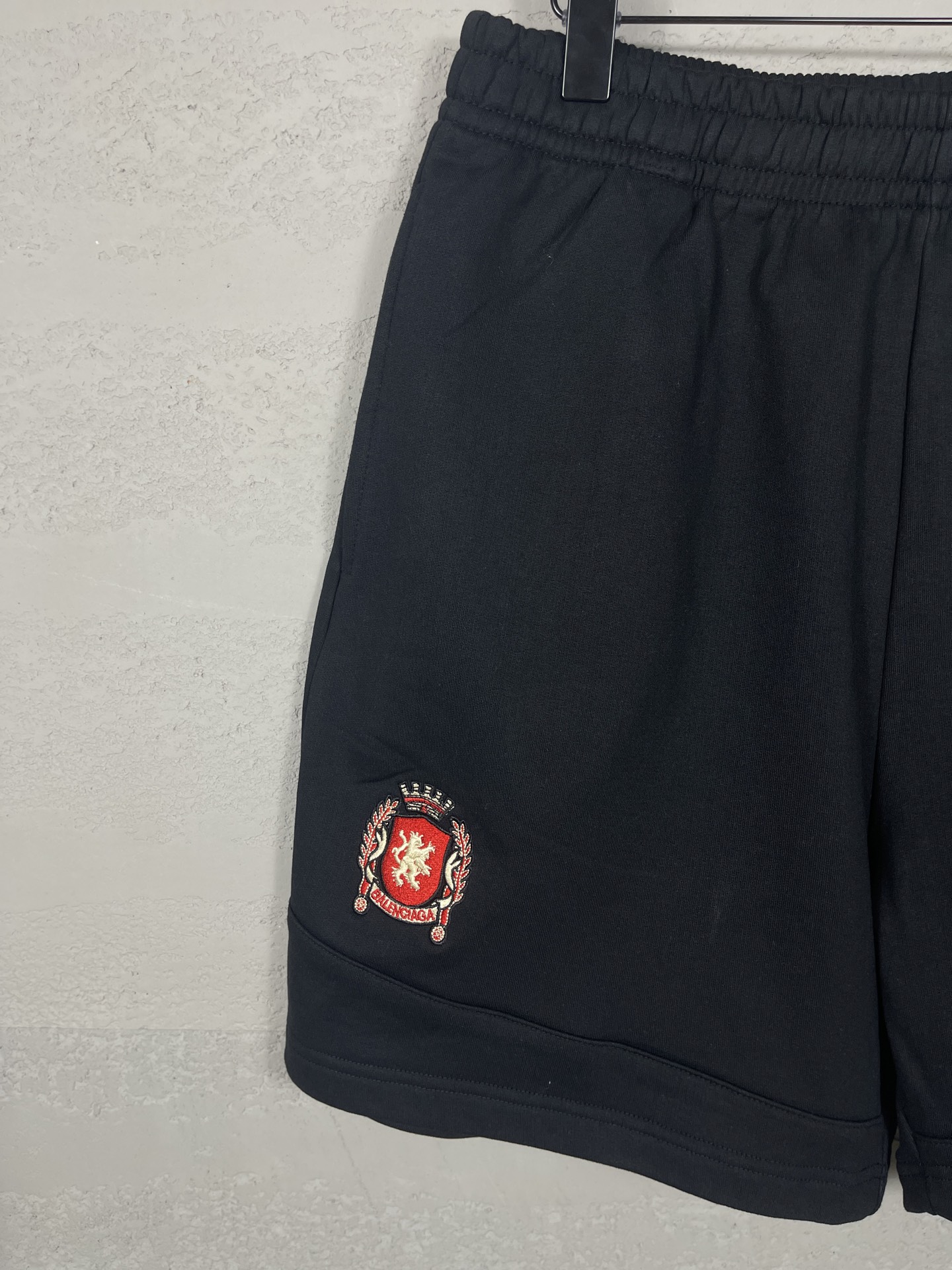 High-End Women’s Suit with Thongs and Embroidered Shorts in Paris Style - 图片 4