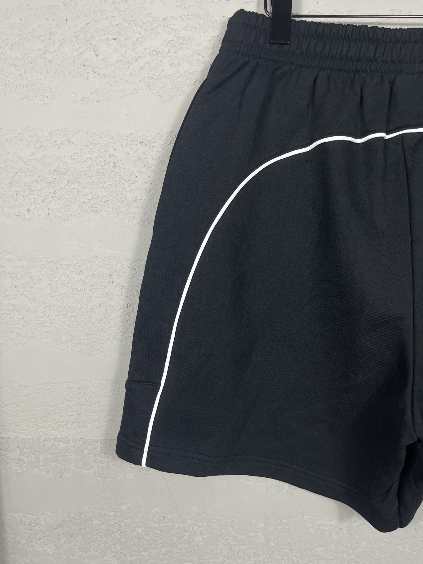 High-End Women’s Suit with Thongs and Embroidered Shorts in Paris Style - 图片 7