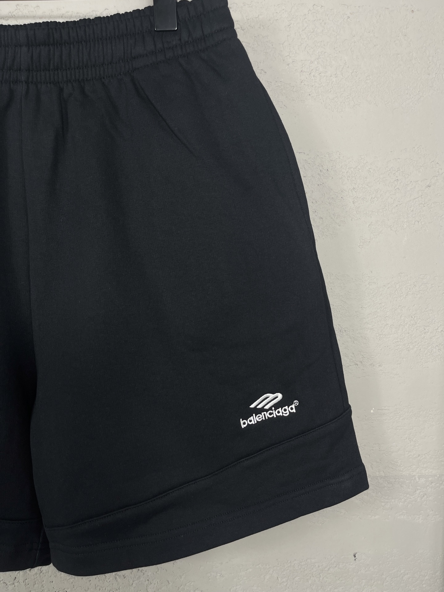 High-End Women’s Suit with Thongs and Embroidered Shorts in Paris Style - 图片 6