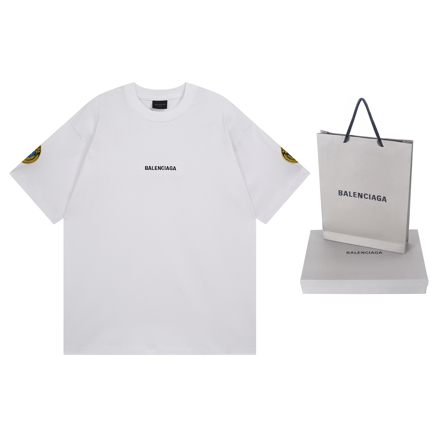 NO:431971,Real photo [Top version. Official website quality] BALENCI*GA/Paris BALENCI*GA# new model, 2025 new model Paris letter LOGO embroidery on chest, exquisite micro stamp embroidery on left and right cuffs, old short-sleeved T-shirt with laundry washing water. Brick cabinet synchronous. Welcome to compare. The fabric is made of Paris ZP fixed-woven fixed-dyed cotton double yarn. The weight is 260 grams, the cloth surface is clean, the cloth pattern is clear, soft and comfortable, the color fastness is good, and it is not easy to change color. The thread is fixed-woven fixed-dyed without color difference. The embroidery is made of Tiandao embroidery machine, the pattern is clear and the letters are three-dimensional. Welcome to compare. Restore the brick cabinet. The style is OS loose shoulder-shouldered. The same model for men and women. Code BL253699. Color black, white  Size XSSML, balenciaga, T-shirt,tees, t-shirt,alexander wang19860909实拍图【顶级版本.官网品质】BALENCI*GA/巴黎BALENCI*GA#新款,2025新款胸前巴黎字母LOGO刺绣,左右袖口精致微章刺绣,成衣洗水做旧短袖T恤.砖柜同步.欢迎对比 面料采用巴黎ZP定织定染全棉双纱紧密棉.克重260克,布面干净.布纹清晰.柔软舒适.色牢度好.不易变色.螺纹釆用定织定染无色差.绣花釆用田岛绣花机,图案清晰 字母立体.欢迎对比.还原砖柜 .版型釆用OS宽松落肩版型. 男女同款 编码BL253699 颜色黑色,白色 尺码XSSML,,balenciaga,T-shirt,tees，t-shirt,alexander wang,Men's clothing