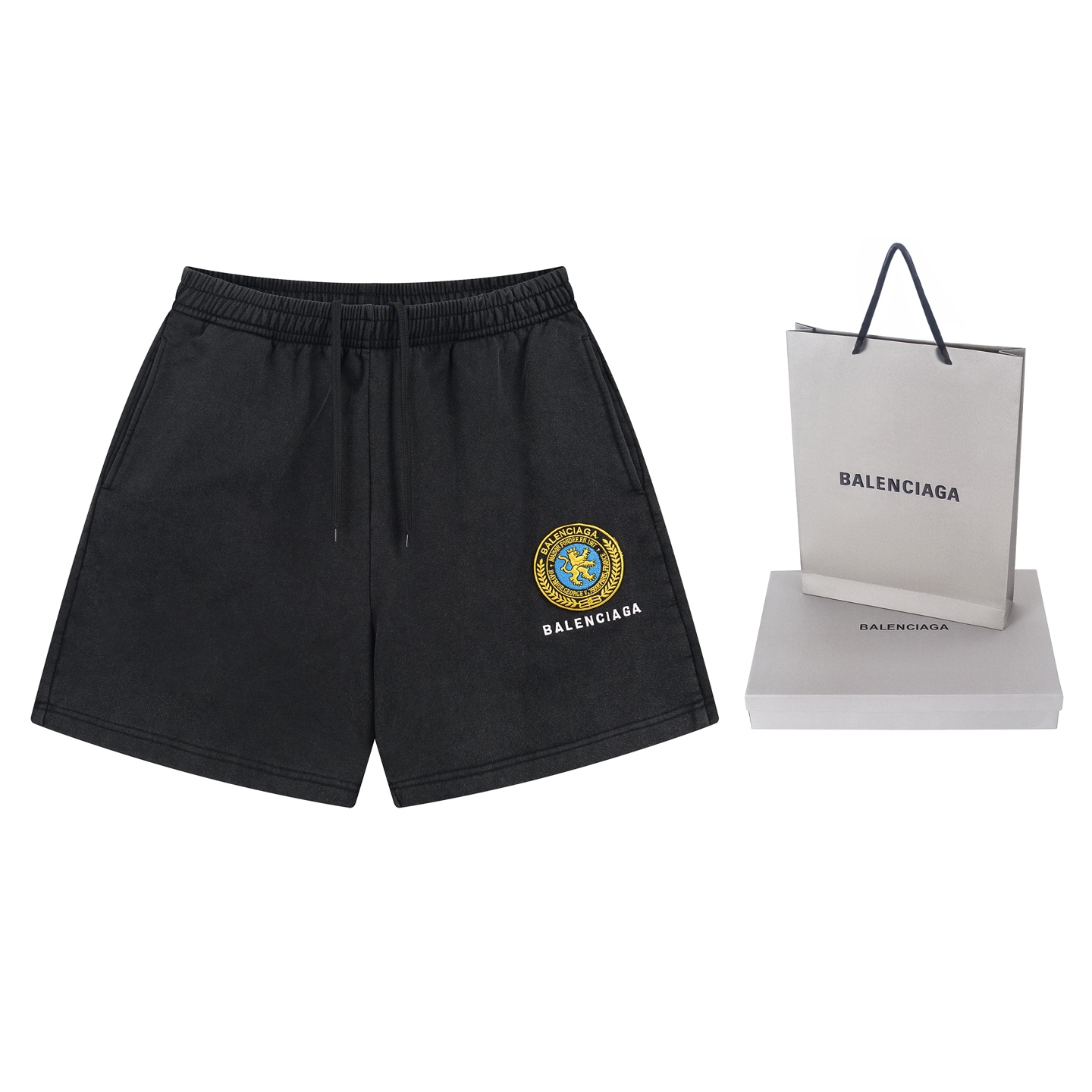 NO:431985,Real photos [Top version. Official website quality] BALENCI*GA/Paris. 2025 new model. The front letter micro-chapter embroidered with wash water and worn shorts. The brick cabinet is synchronized. The authentic product is developed as soon as possible, and the comparison of the prints is happy!  The fabric is made of Paris ZP fixed wool cotton wool sweater, weighing 460 grams, and the cloth surface is clean. The cloth pattern is clear and the feel is soft and comfortable. The embroidery is embroidered by imported Tajima embroidery machine, with clear letters and three-dimensional effect. The style is loose. The same style for men and women. Code BL257030 Color wash black Size XS S M L,,balenciaga,hoodie,sweatshirts, shorts,alexander wang19860909实拍图【顶级版本.官网品质】BALENCI*GA/巴黎.2025新款 .前面字母微章刺绣洗水做旧磨烂短裤.砖柜同步.第一时间正品研制,欢印对比！面料采用巴黎ZP定织定染全棉毛圈大卫衣,克重460克,布面干净.布纹清晰,手感柔软舒适,绣花釆用进口田岛绣花机刺绣,字母清晰,效果立体.版型釆用宽松版型. 男女同款 编码BL257030 颜色洗水黑 尺码XS S M L,,balenciaga,hoodie,sweatshirts,shorts,alexander wang,Men's clothing