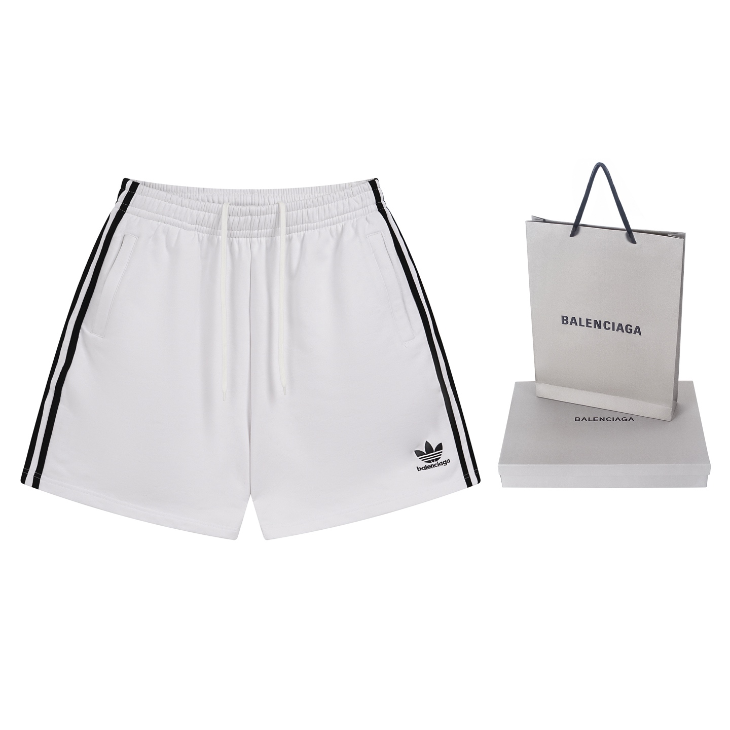 NO:431990,Real photos [Top version. Official website quality] BALENCI*GA/Paris. 2025 new model. Paris co-branded adidas Clover embroidered side seam pull edge strips. Invisible zipper shorts on the bag. Brick cabinet synchronized. The authentic product was developed as soon as possible, and the comparison of the prints!  The fabric is made of Paris ZP fixed wool cotton wool sweater, weighing 460 grams, the cloth surface is clean, the cloth pattern is clear, the feel is soft and comfortable, the embroidery is made of imported Tajima embroidery machine. The letters are clear and the effect is three-dimensional. The style is loose. The same style for men and women. Code BL257029 Color black and white Size XS S M L,,adidas,balenciaga,hoodie,sweatshirts, shorts,alexander wang19860909实拍图【顶级版本.官网品质】BALENCI*GA/巴黎.2025新款 .巴黎联名adidas 三叶草刺绣侧缝拉边条.袋口做隐形拉链短裤.砖柜同步.第一时间正品研制,欢印对比！面料采用巴黎ZP定织定染全棉毛圈大卫衣,克重460克,布面干净.布纹清晰,手感柔软舒适,刺绣采用进口田岛绣花机.字母清晰,效果立体.版型釆用宽松版型. 男女同款 编码BL257029 颜色黑色,白色 尺码XS S M L,,adidas,balenciaga,hoodie,sweatshirts,shorts,alexander wang,Men's clothing