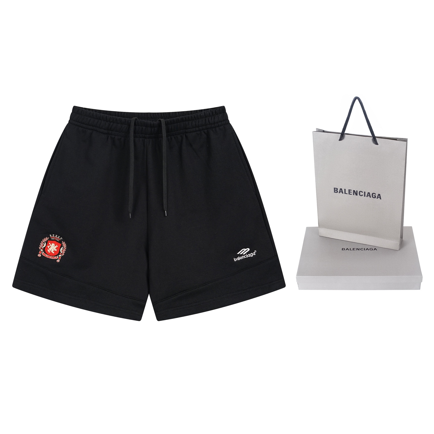 NO:432010,Real photos [Top version. Official website quality] BALENCI*GA/Paris. 2025 new style. Paris joint-branded Manchester United uniform LOGO embroidered multiple splicing shorts. Brick cabinet synchronized. The first time to develop genuine products, and you can compare them!  The fabric is made of Paris ZP fixed wool cotton wool sweater, weighing 460 grams, the cloth surface is clean, the cloth pattern is clear, the feel is soft and comfortable, the embroidery is made of imported Tajima embroidery machine. The letters are clear and the effect is three-dimensional. The style is loose. The same style for men and women. Code BL257018 Color black Size XS S M L,,balenciaga,hoodie,sweatshirts, shorts,alexander wang19860909实拍图【顶级版本.官网品质】BALENCI*GA/巴黎.2025新款 .巴黎联名曼联球服LOGO刺绣多位拼接短裤.砖柜同步.第一时间正品研制,欢印对比！面料采用巴黎ZP定织定染全棉毛圈大卫衣,克重460克,布面干净.布纹清晰,手感柔软舒适,刺绣采用进口田岛绣花机.字母清晰,效果立体.版型釆用宽松版型. 男女同款 编码BL257018 颜色黑色 尺码XS S M L,,balenciaga,hoodie,sweatshirts,shorts,alexander wang,Men's clothing