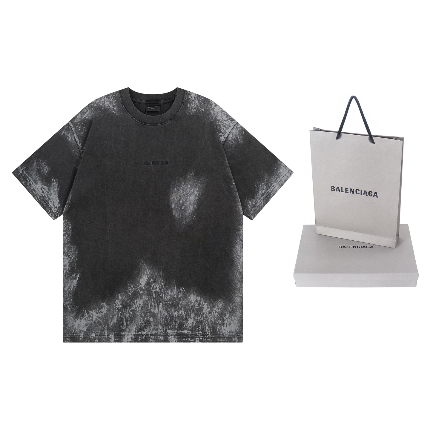 NO:431996,Real photo [Top version. Official website quality] BALENCI*GA/Paris #2025 new front and rear letters LOGO embroidered hand-painted graffiti washing and graffiti, aged short-sleeved T-shirt, with a full design sense welcomes comparison. Pay attention to the fabric using a positive environmentally friendly dye, fixed-woven and dyed cotton double yarn, 260 grams of gram weight, clean cloth surface, clear cloth pattern, soft and comfortable. The thread is fixed-dyed without color difference. Classic letter LOGO is embroidered by imported Tajima embroidery machine. Washing and graffiti are worn, hand-painted graffiti. Overweight craftsmanship. Restore brick cabinet, the style is OS loose shoulder-down style. The same style for men and women. Code BL253628 Color gray Size XS S M L,,balenciaga, T-shirt,tees, t-shirt,alexander wang19860909实拍图【顶级版本.官网品质】BALENCI*GA/巴黎#2025新款 前后字母LOGO刺绣手绘涂鸦洗水磨烂做旧短袖T恤,设计感十足欢迎对比.注意面料采用正口环保染料,定织定染全棉双纱、克重260克,布面干净.布纹清晰,柔软舒适.螺纹釆用定染无色差.经典字母LOGO采用进口田岛绣花机刺绣.成衣水洗磨烂做旧,手绘涂鸦.超重工艺..还原砖柜, 版型釆用OS宽松落肩版型.男女同款 编码BL253628 颜色灰色 尺码XS S M L,,balenciaga,T-shirt,tees，t-shirt,alexander wang,Men's clothing