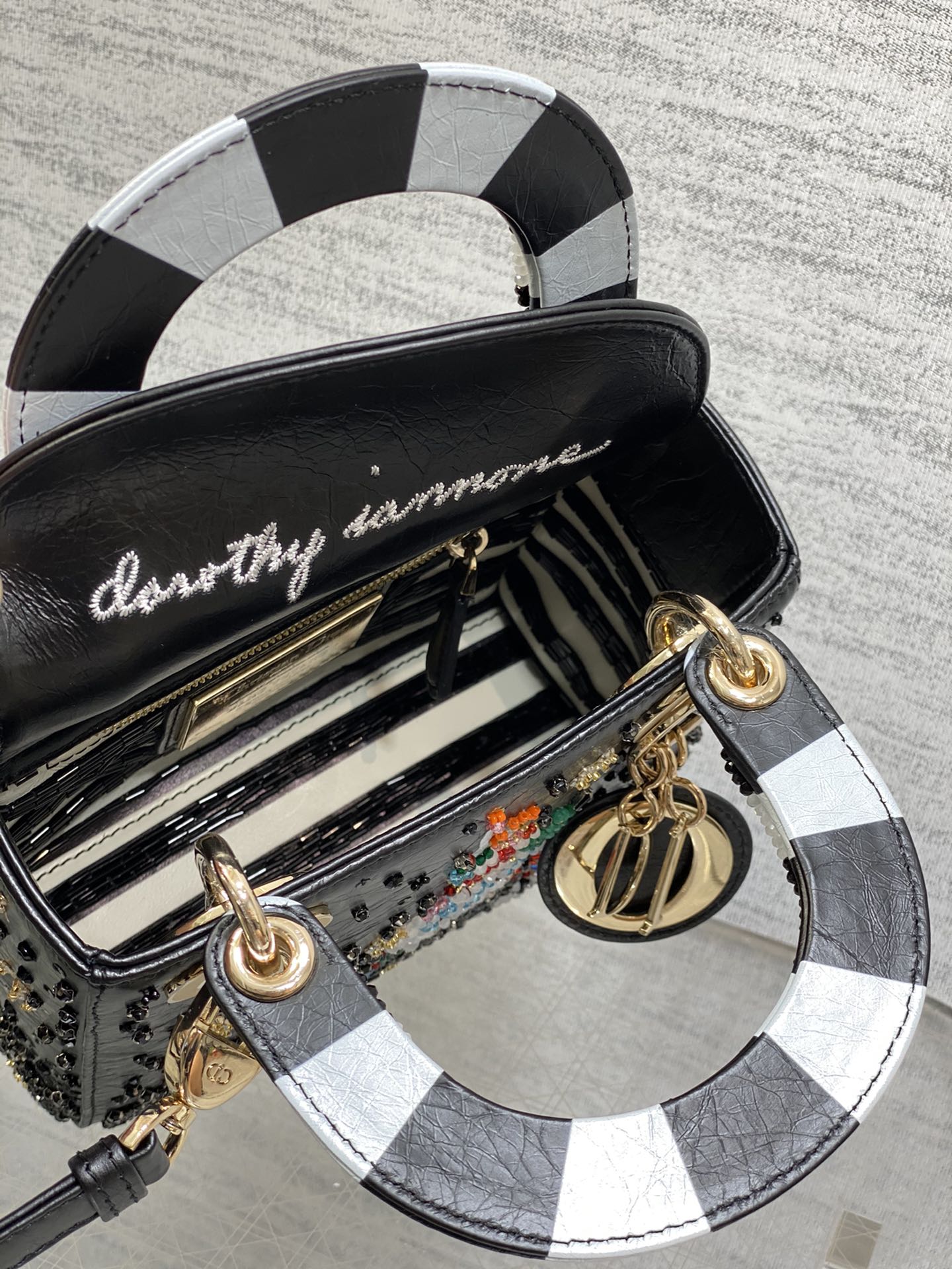 bead embroidery 3-grid Lady Dior bag, a must-have 3-grid small bag that 8