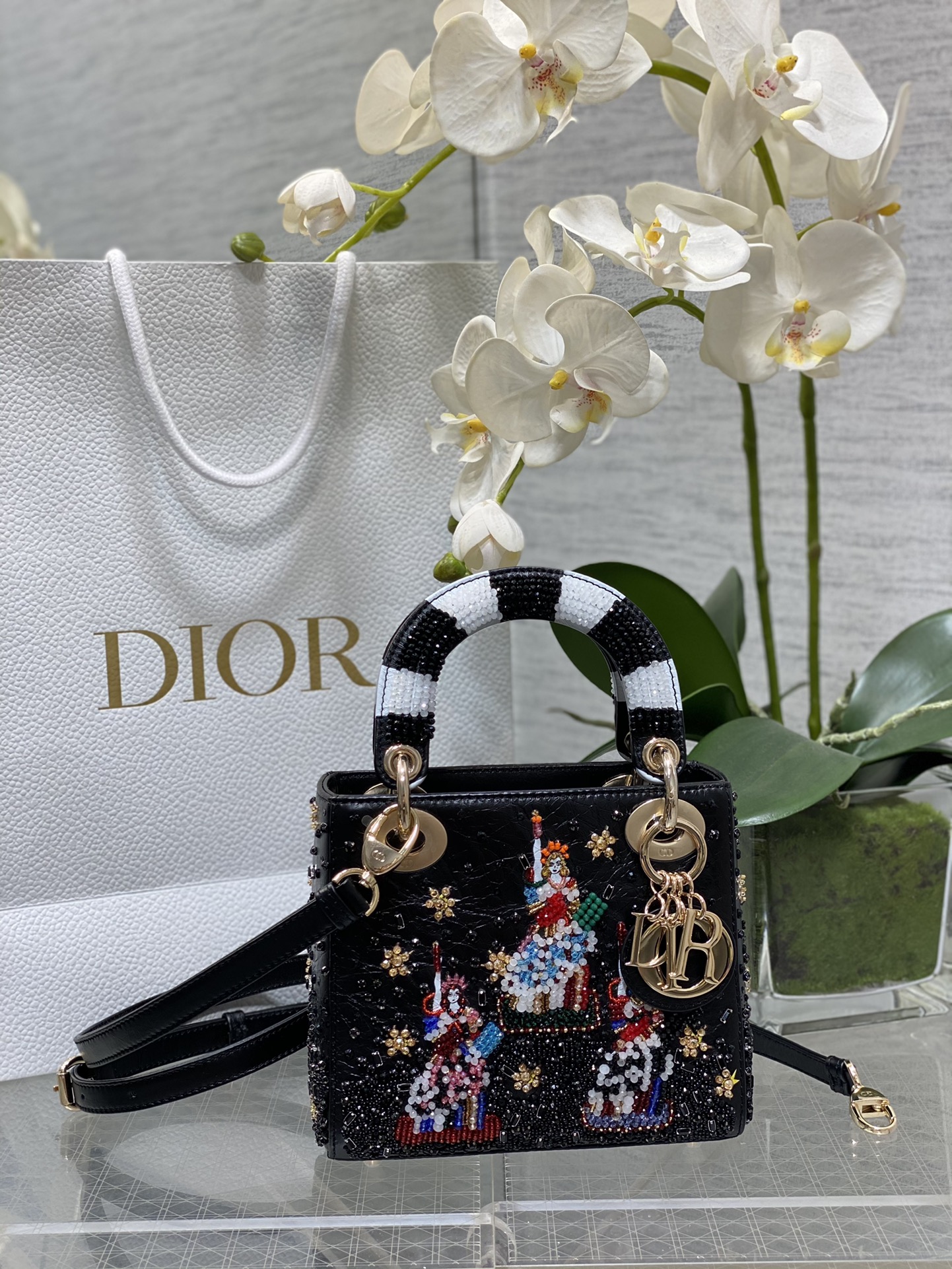 𝐋𝐚𝐝𝐲 Bordado de diosa con cuentas resistentes de tres cuadros
