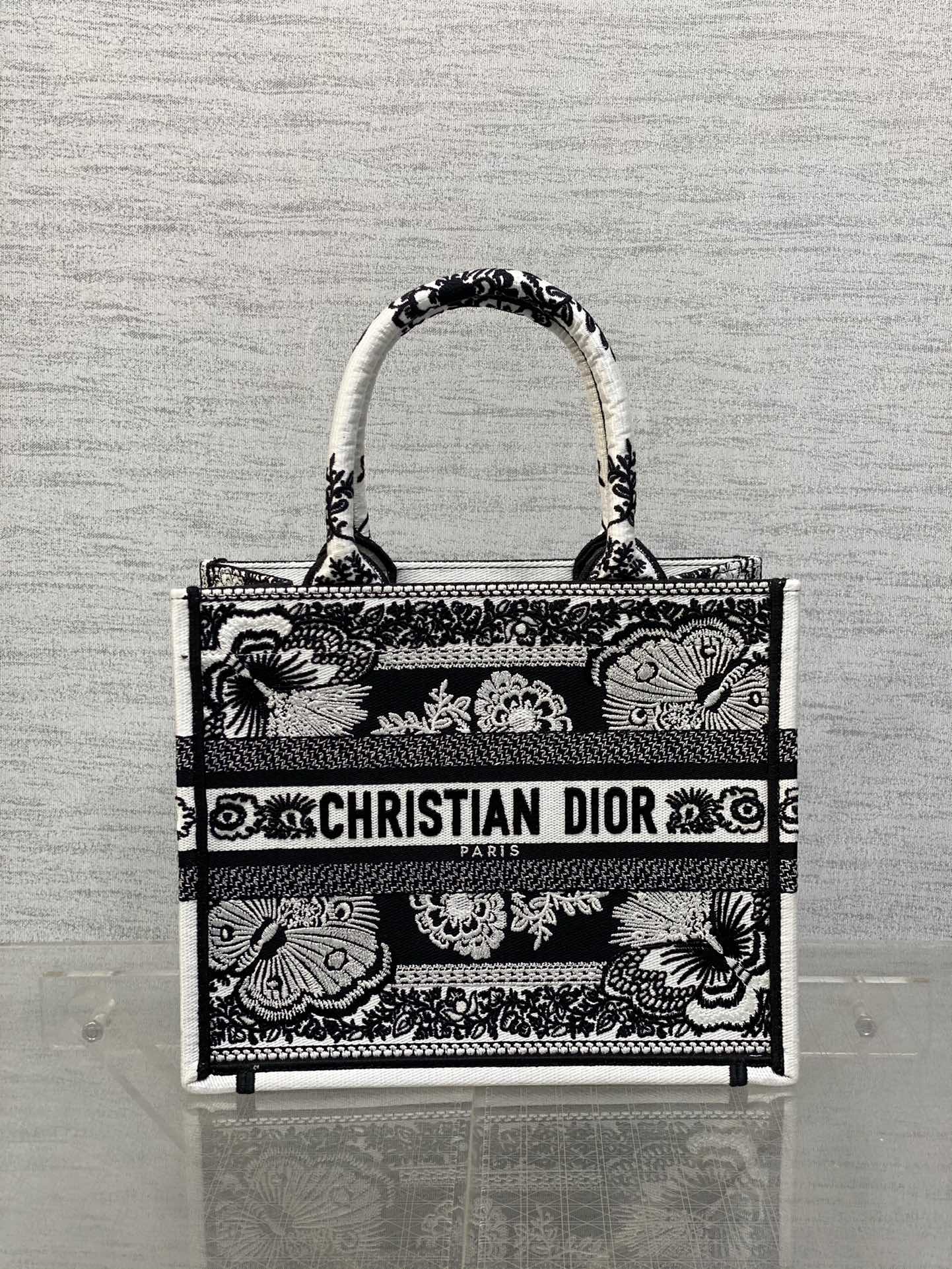 DIOR Tote Small Embroidered Letter Handbag
