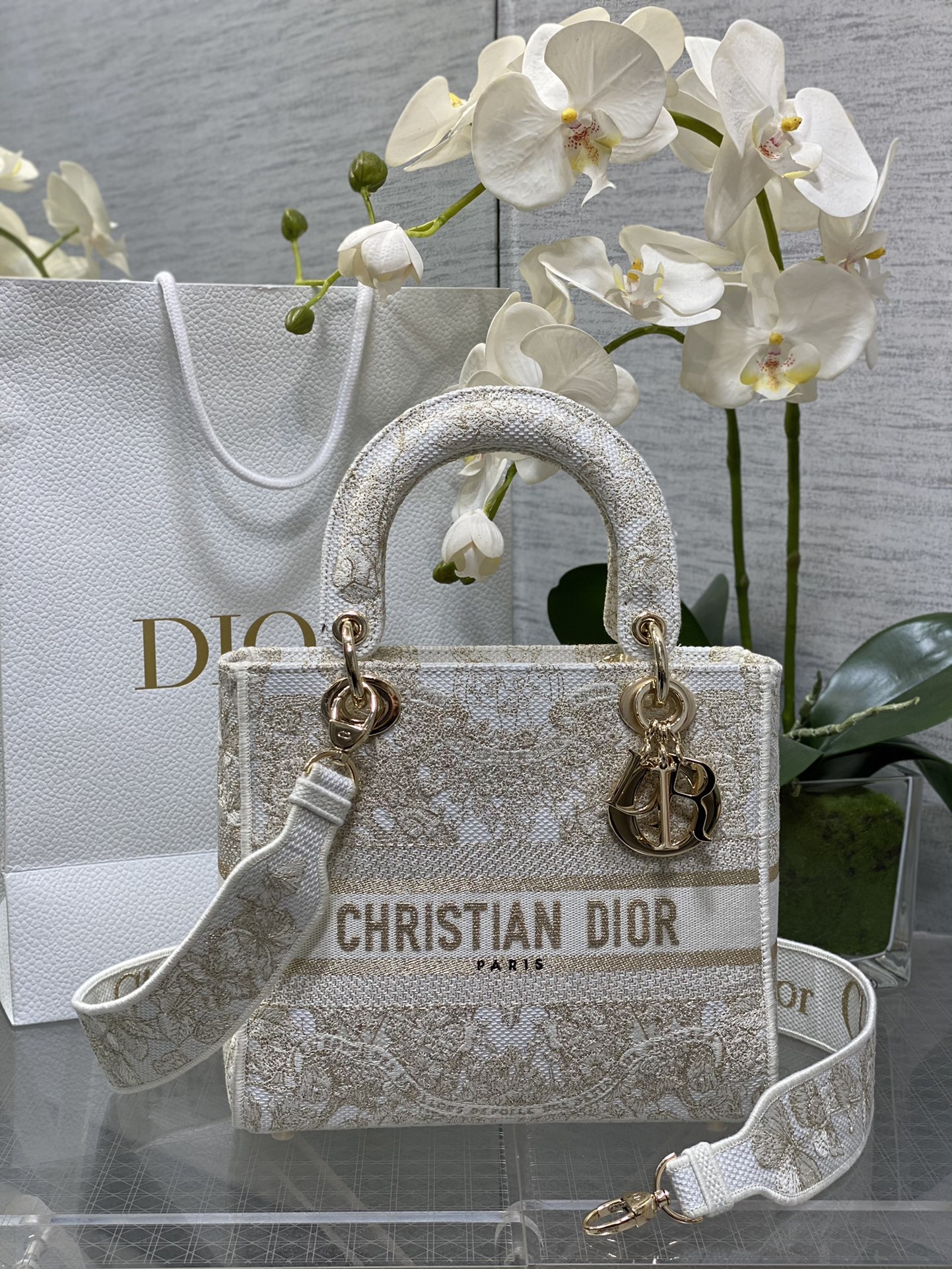 𝐋𝐚𝐝𝐲 cinco compartimentos última serie de Navidad con hilo dorado