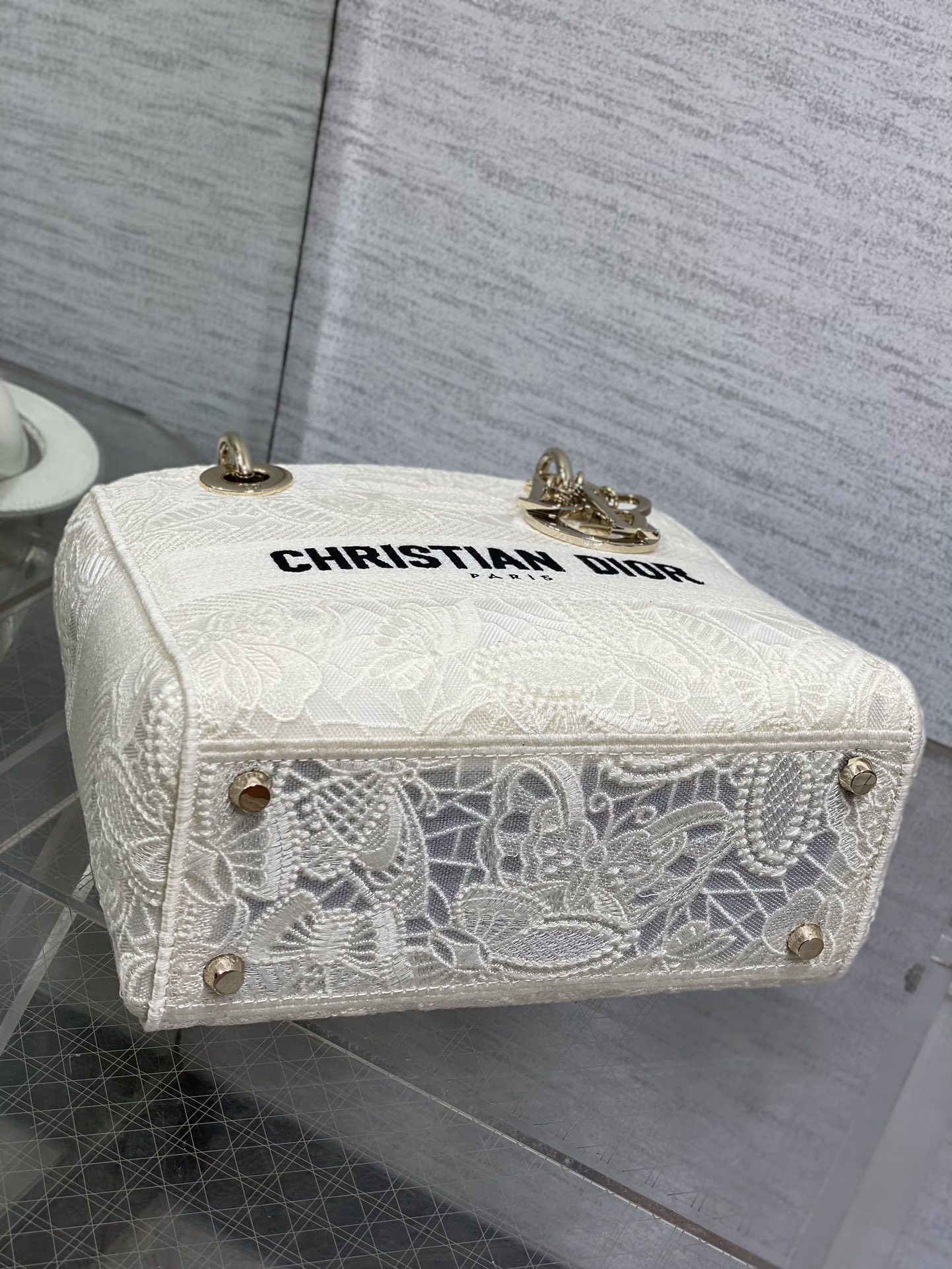 蝴蝶白现货️Lady最新蕾丝蝴蝶系列仙气满满的经典的图形刺绣精湛的工艺完美的配色整体时尚又复古高级又浪漫