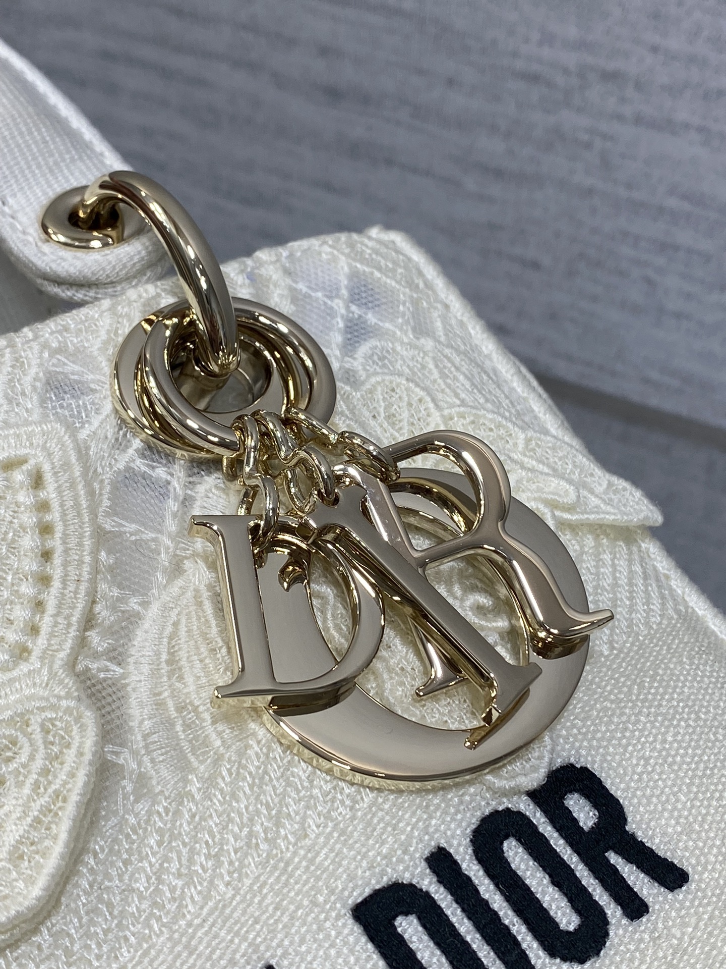 蝴蝶白现货️Lady最新蕾丝蝴蝶系列仙气满满的经典的图形刺绣精湛的工艺完美的配色整体时尚又复古高级又浪漫
