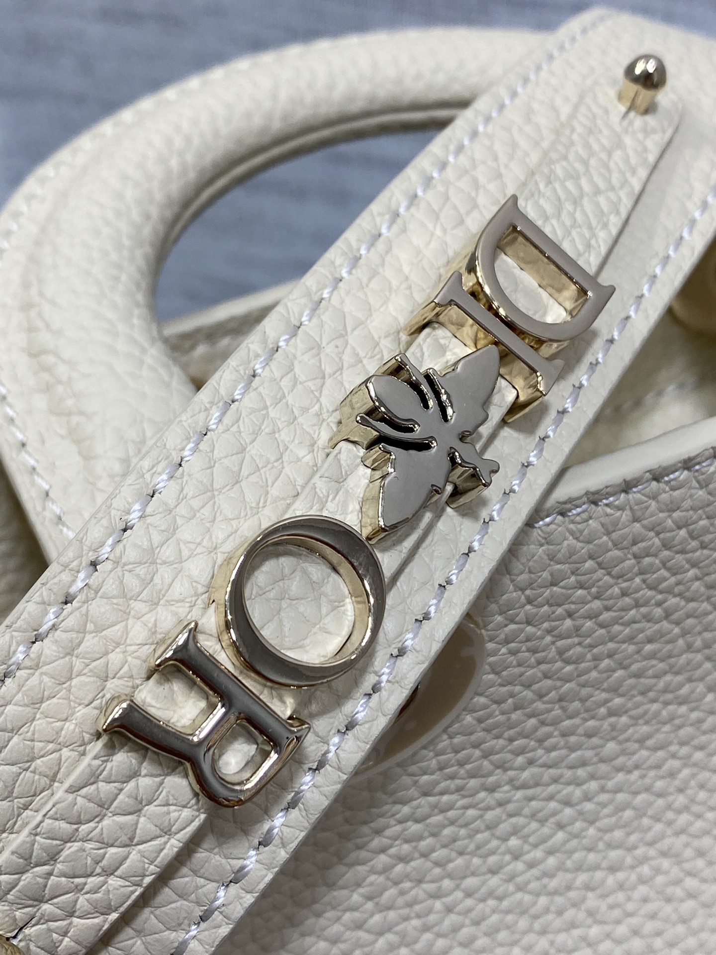 迪奥Dior顶级进口原厂牛皮横款戴妃包LadyD-Sire牛皮颗粒纹系列甜酷风牛皮质感超美完美的廓形裁剪
