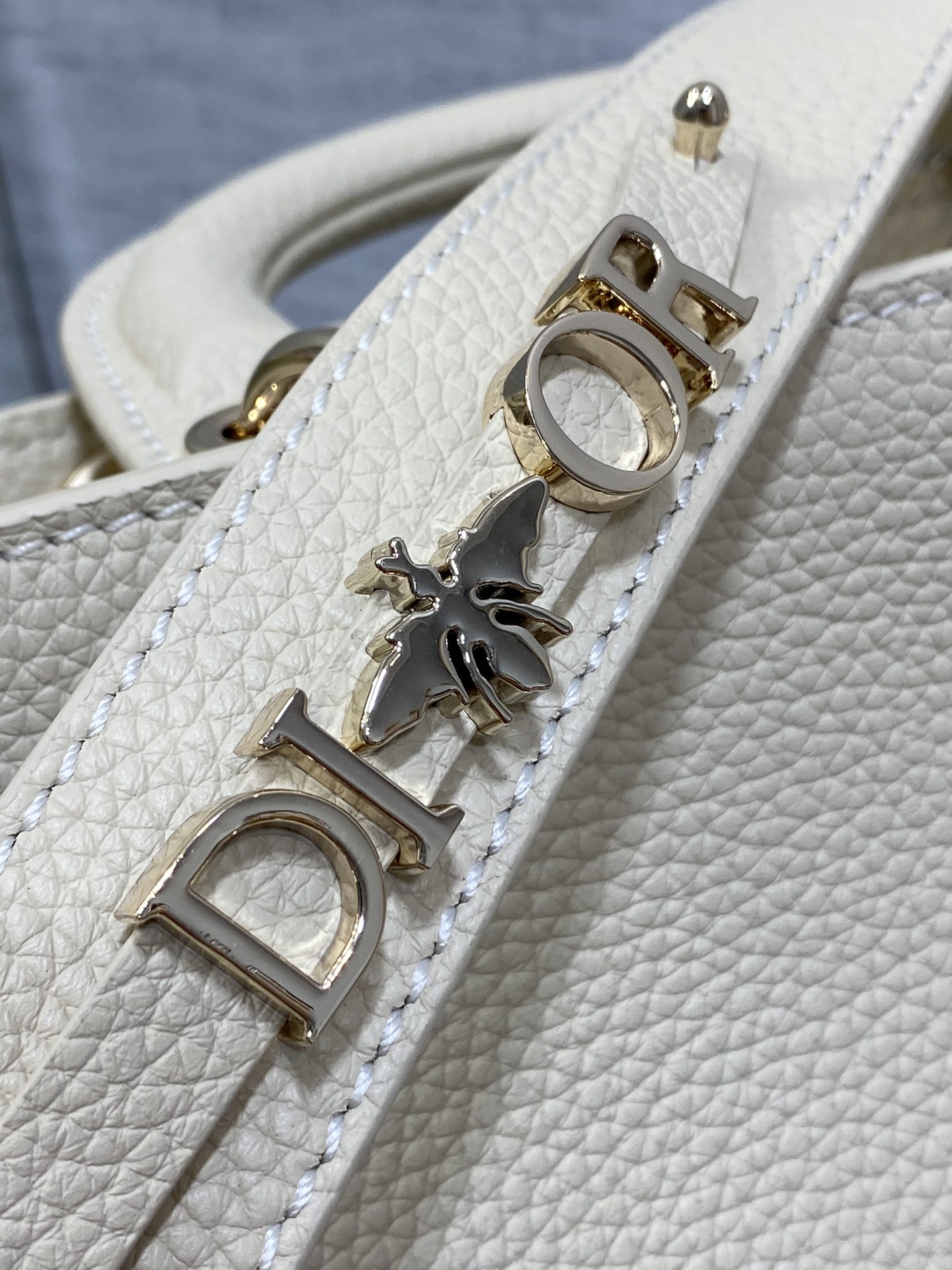 迪奥Dior顶级进口原厂牛皮横款戴妃包LadyD-Sire牛皮颗粒纹系列暗黑甜酷风牛皮质感超美完美的廓形