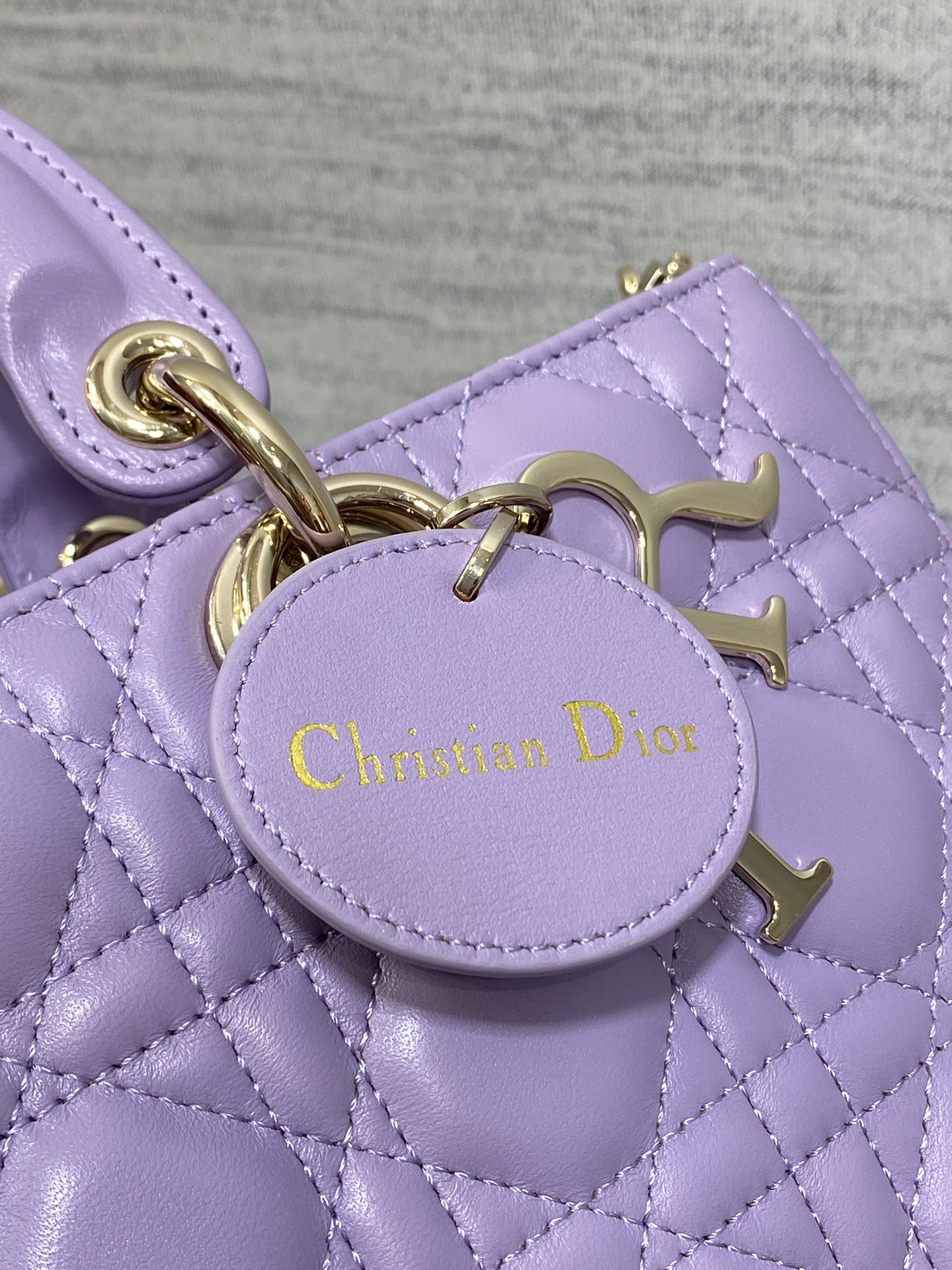 迪奥Dior顶级进口原厂羊皮横款戴妃包梦幻紫现货️原厂皮内里配羊筋绒全新D-joy强势回归大爆款的节奏包