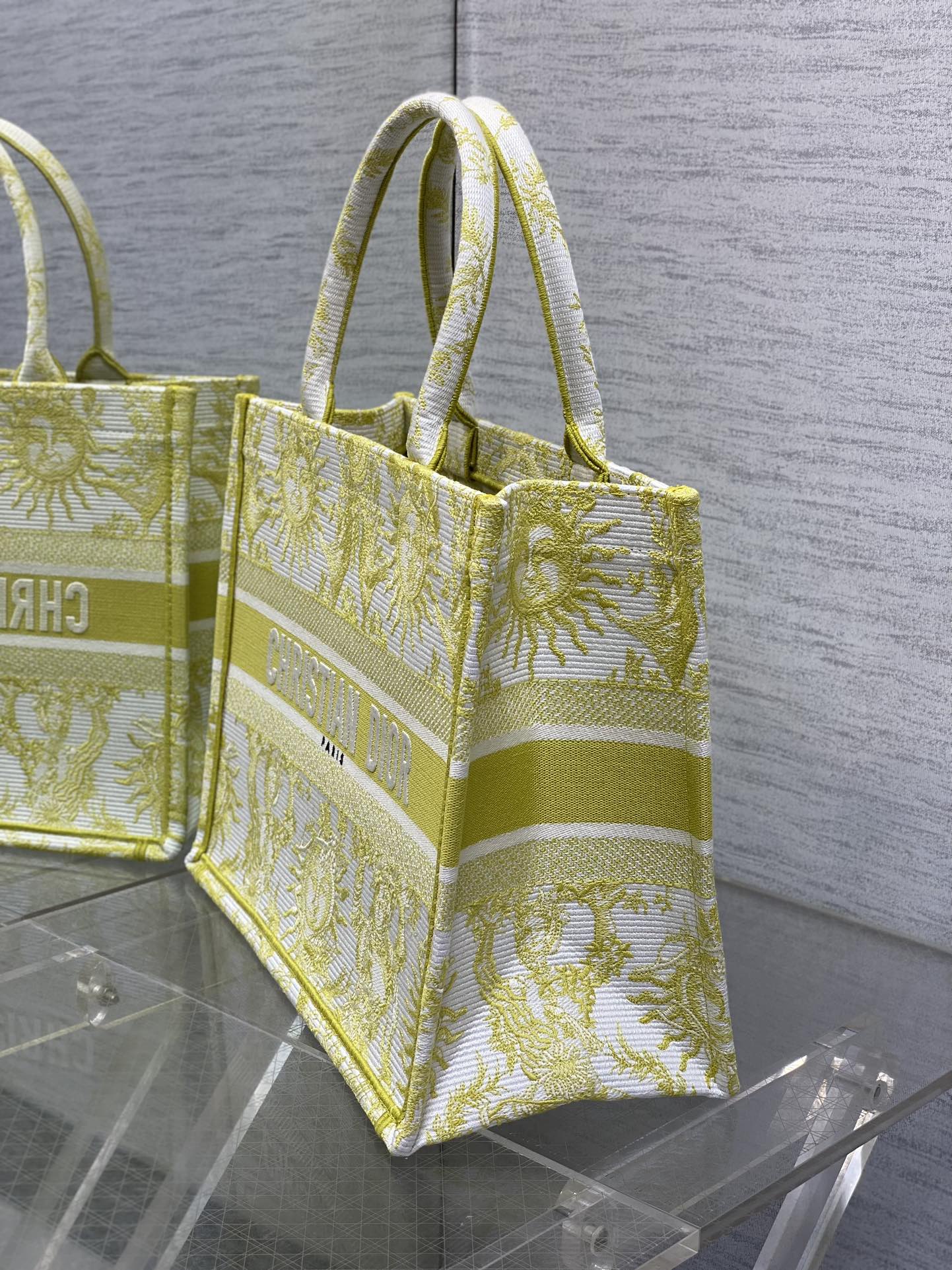 中号现货️Tote最新春夏系列高级的太阳刺绣图案绝美的拼色标志性的字母超大容量的设计凹造型神器时尚精必入