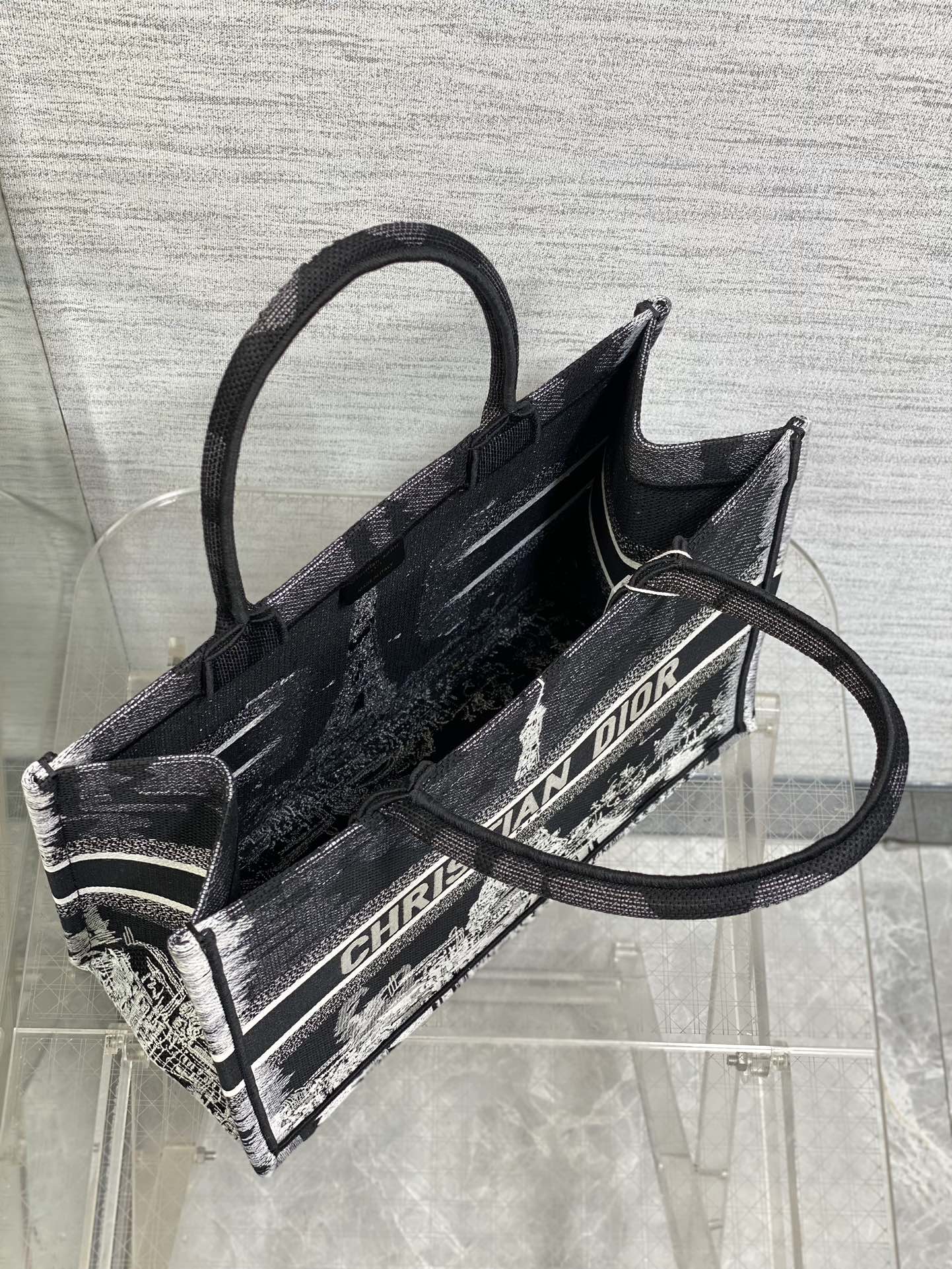 中号现货️Tote最新巴黎铁塔系列刺绣图案绝美的拼色标志性的字母超大容量的设计凹造型神器时尚精必入款容量
