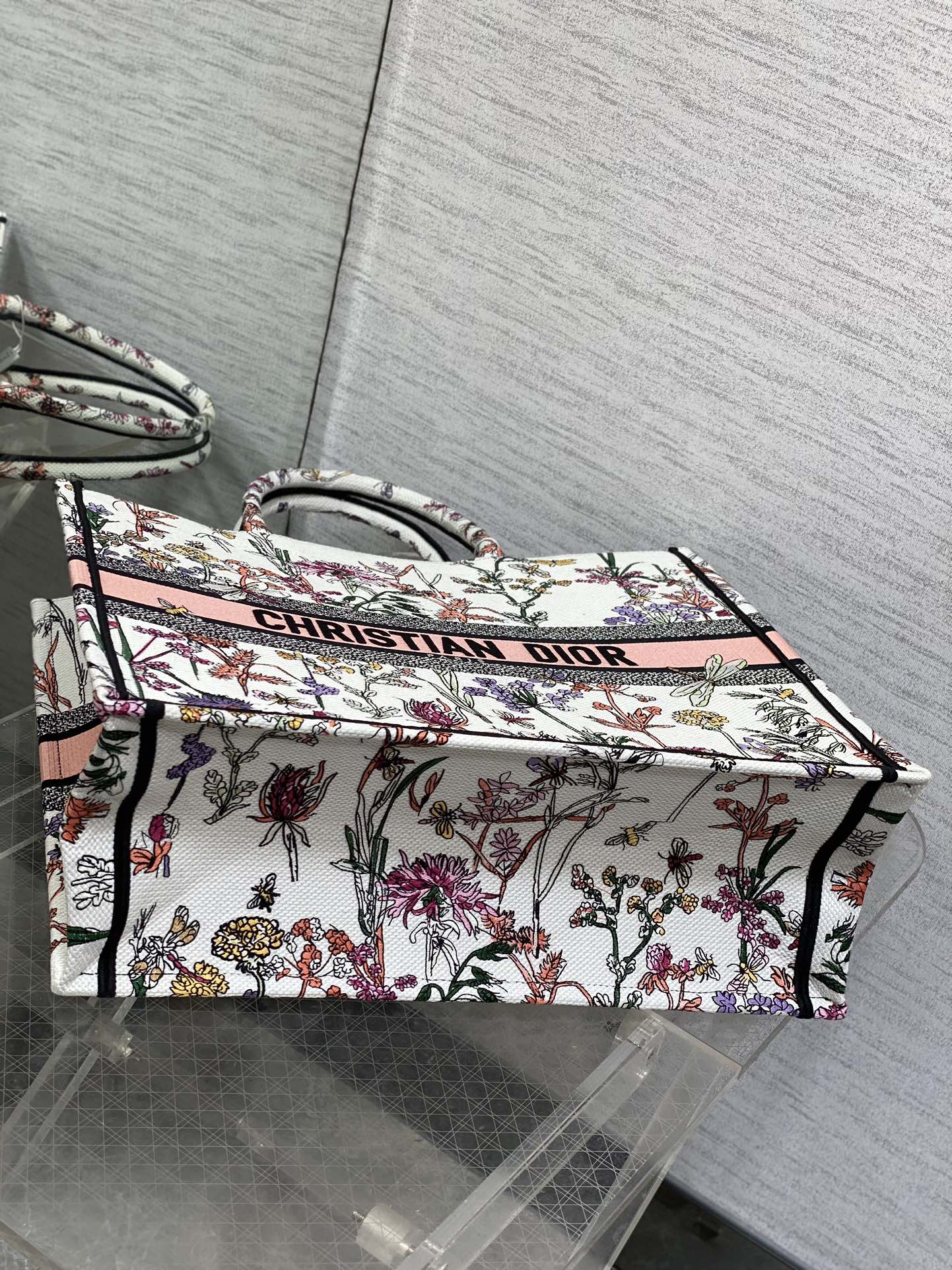 大号现货️Tote最新花色蜻蜓蜜蜂系列刺绣图案绝美的拼色标志性的字母超大容量的设计凹造型神器时尚精必入款