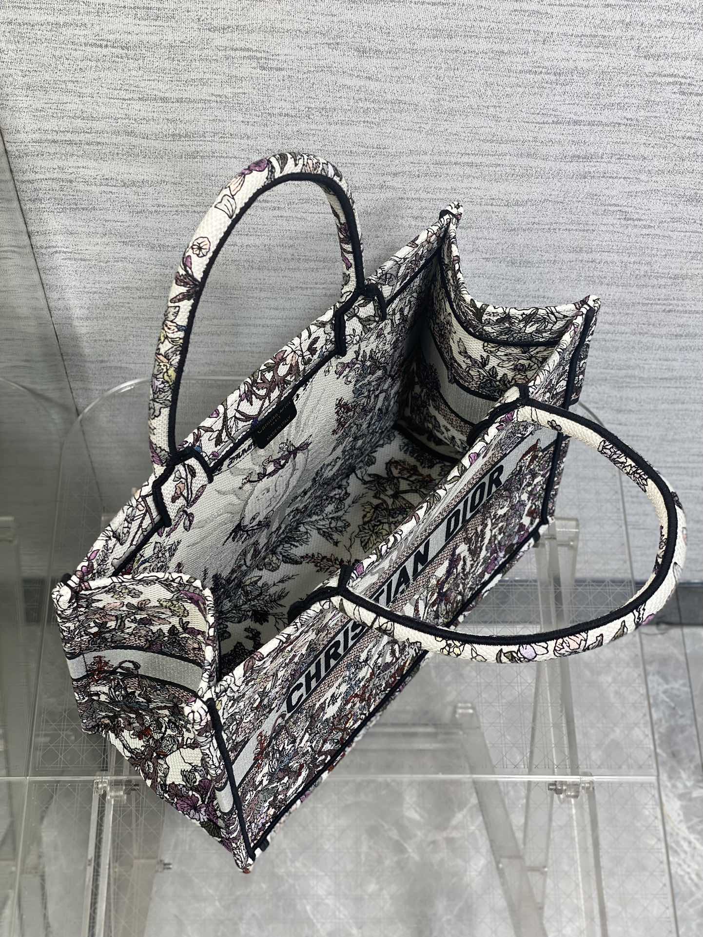 中号现货️Tote最新春夏系列高级的太阳刺绣图案绝美的拼色标志性的字母超大容量的设计凹造型神器时尚精必入
