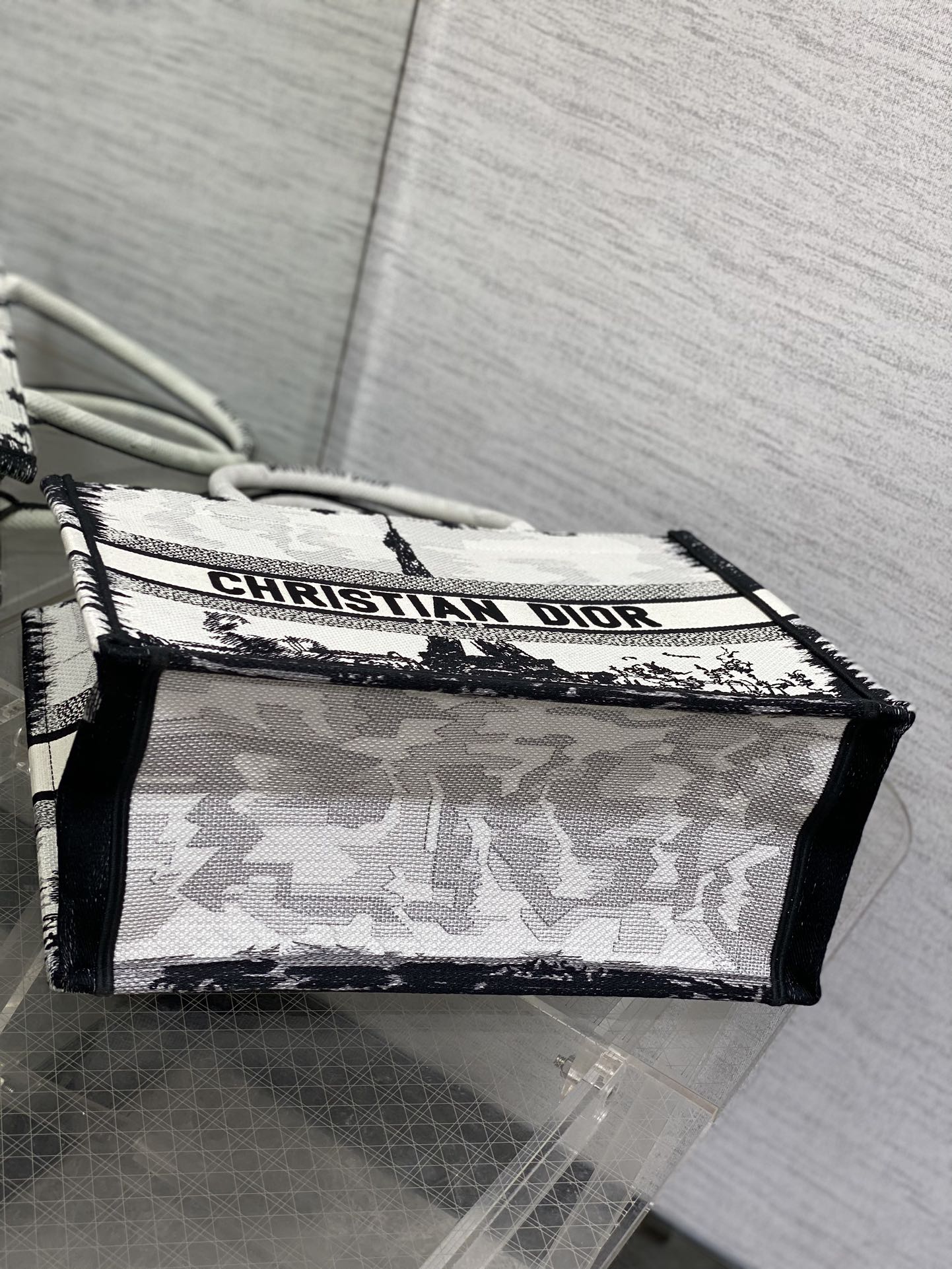中号现货️Tote最新巴黎铁塔系列刺绣图案绝美的拼色标志性的字母超大容量的设计凹造型神器时尚精必入款容量