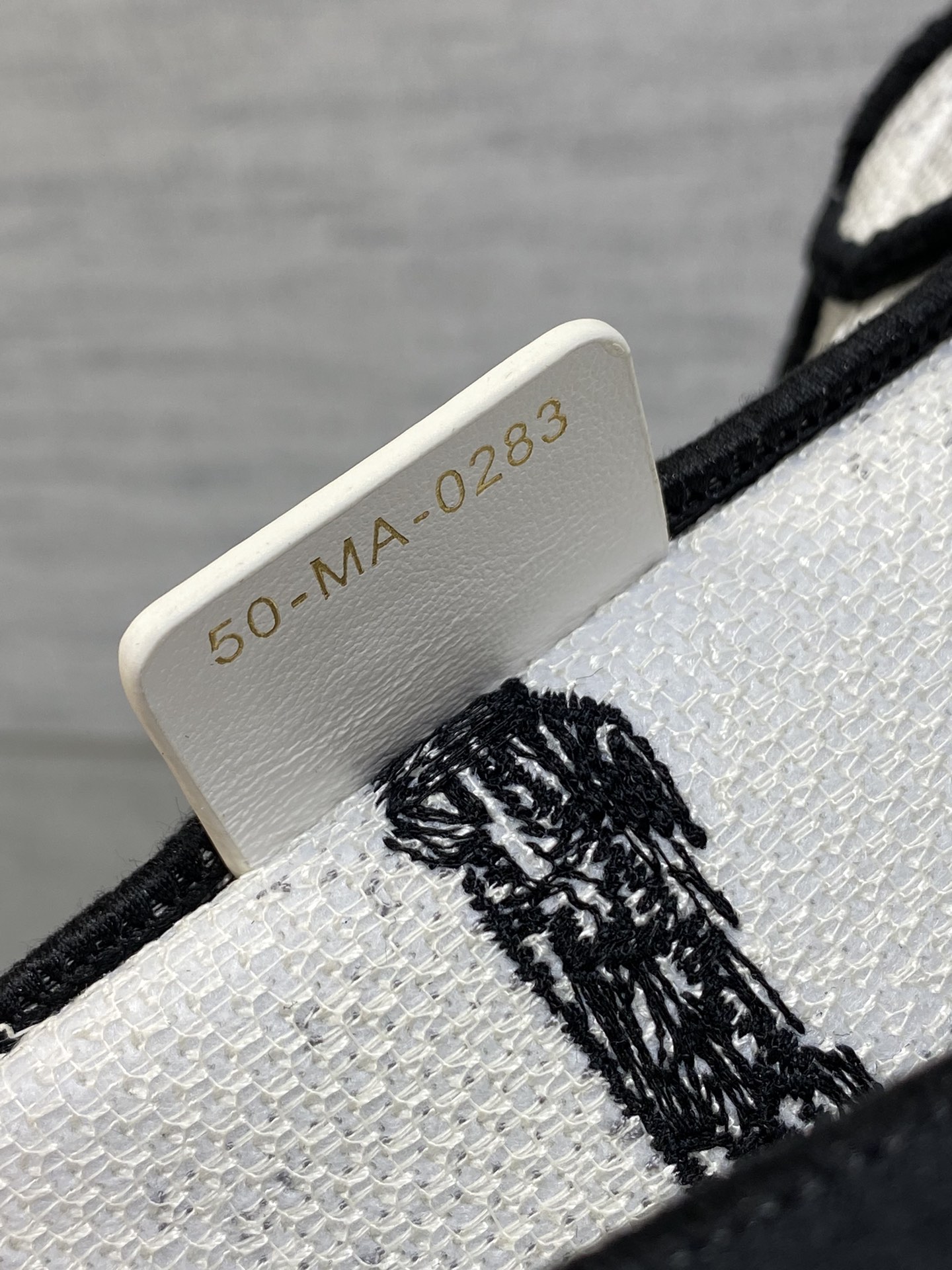 中号现货️Tote最新巴黎铁塔系列刺绣图案绝美的拼色标志性的字母超大容量的设计凹造型神器时尚精必入款容量
