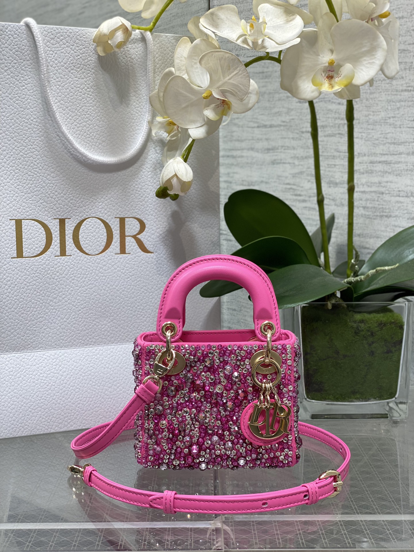 𝐋𝐚𝐝𝐲 𝐌𝐢𝐜𝐫𝐨El último diamante hecho a mano de color rojo rosa