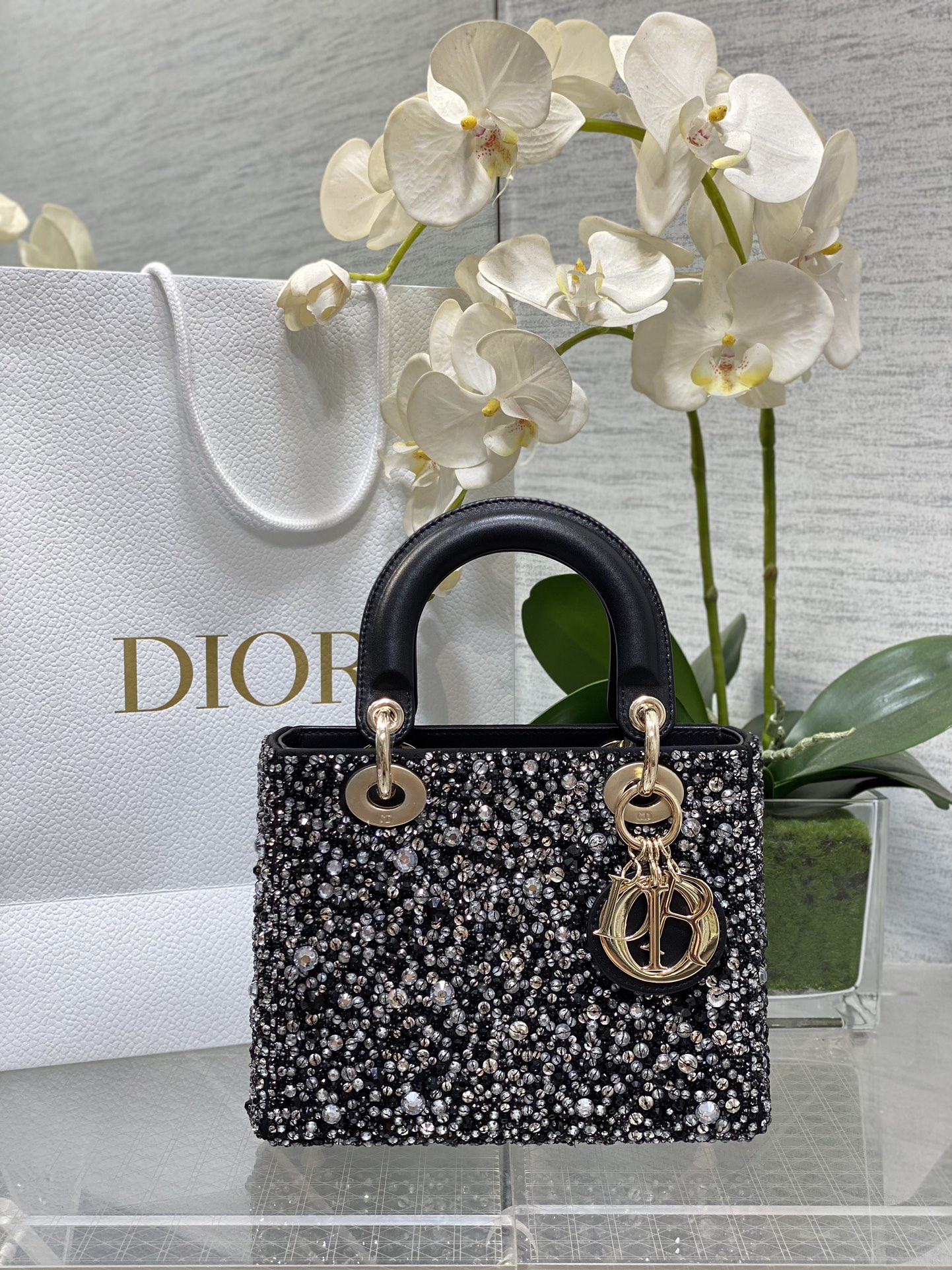 𝐋𝐚𝐝𝐲Diamantes negros hechos a mano de edición limitada