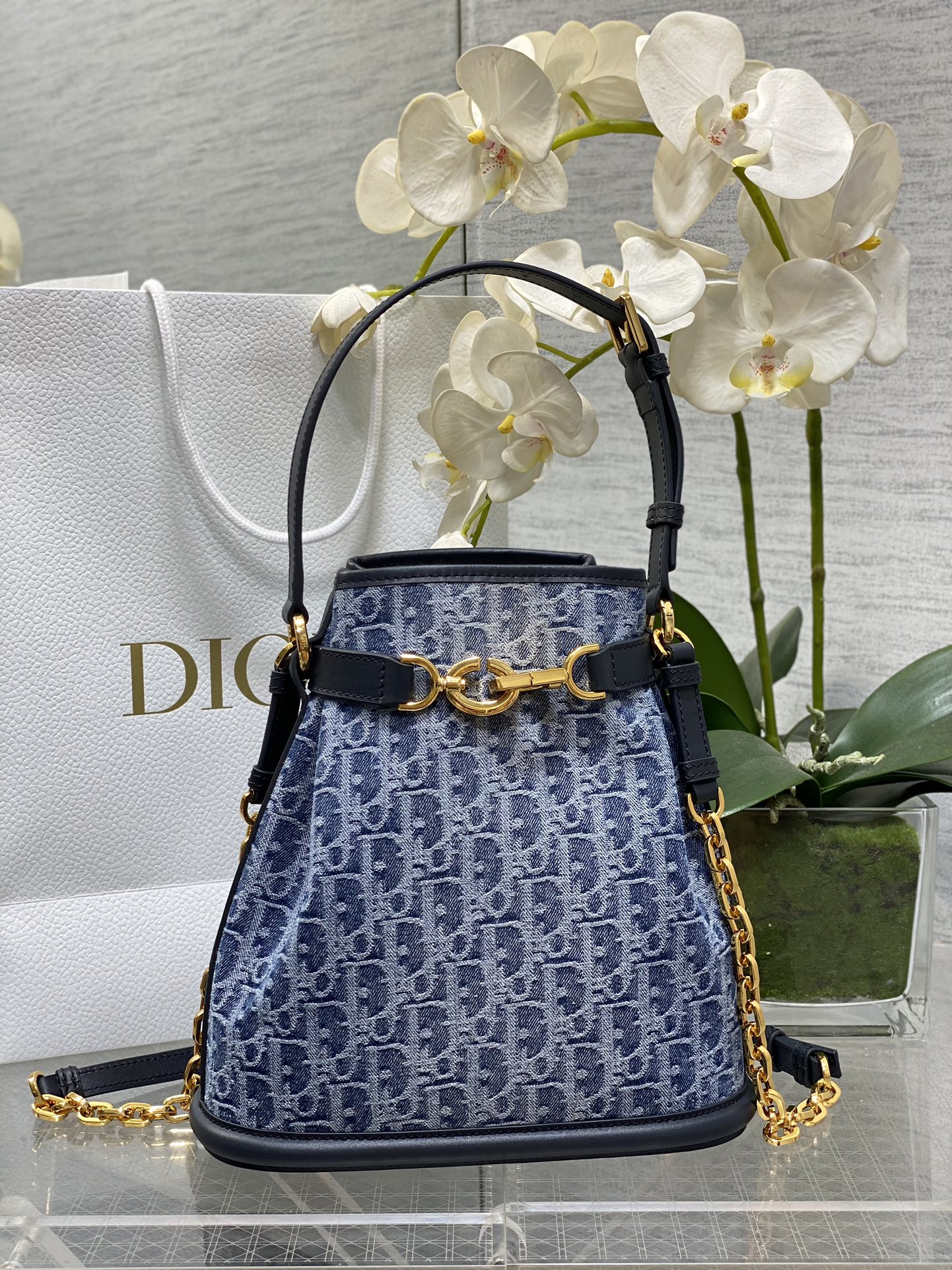 Bolso bucket serie 𝐂𝐄𝐒𝐓 denim