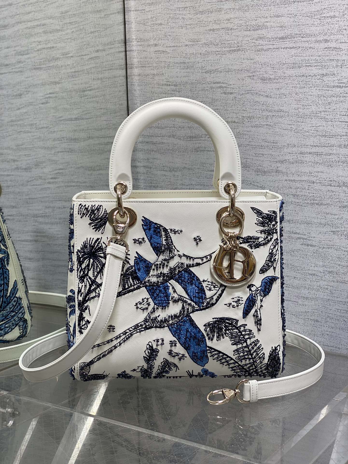 Dior Lady Designer
 Taschen Handtaschen Umhängetaschen  & Schultertaschen Stickerei Frühling/Sommer Kollektion