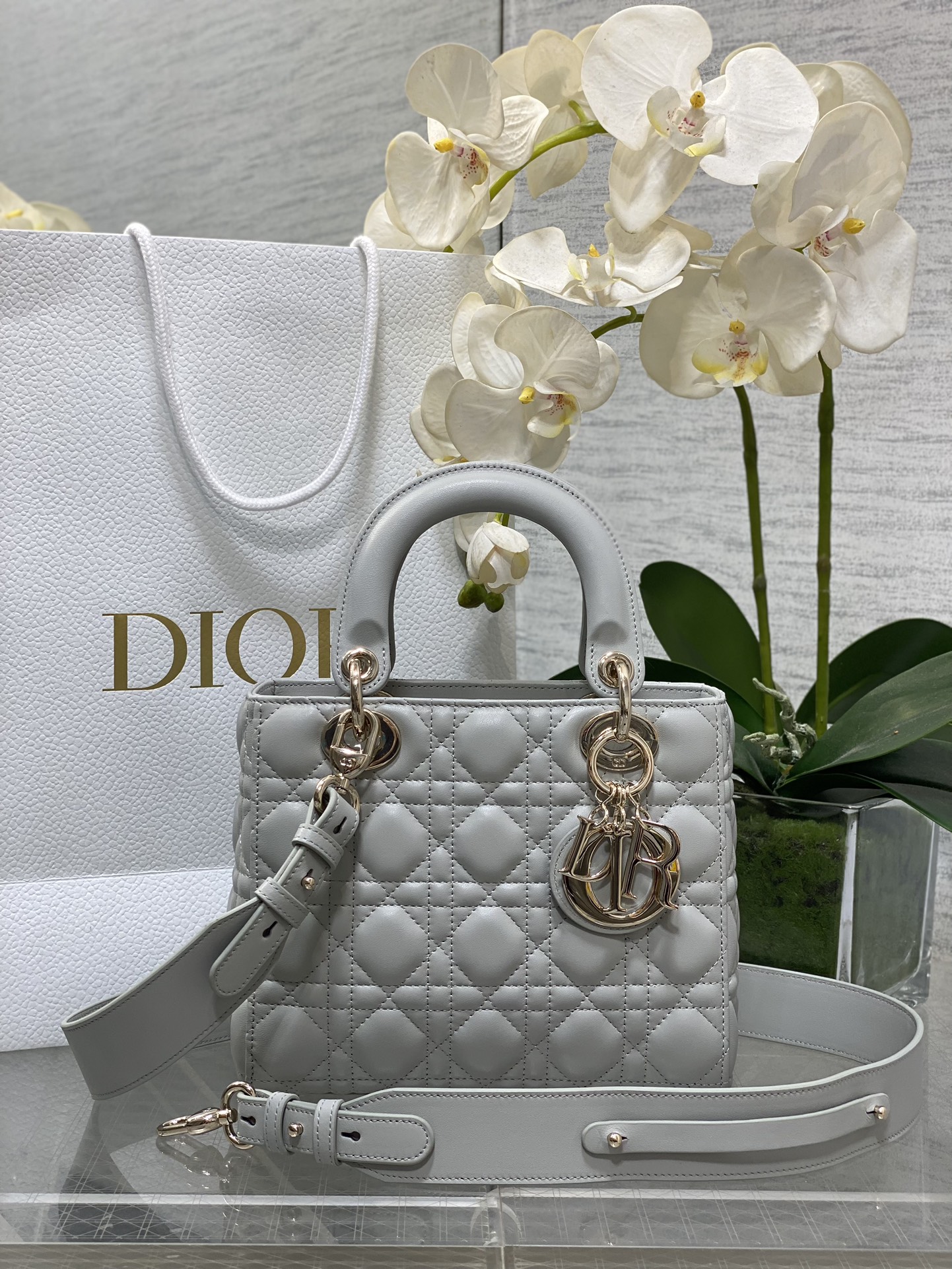 𝐋𝐚𝐝𝐲Cuatro cuadros nube gris piel de oveja oro claro