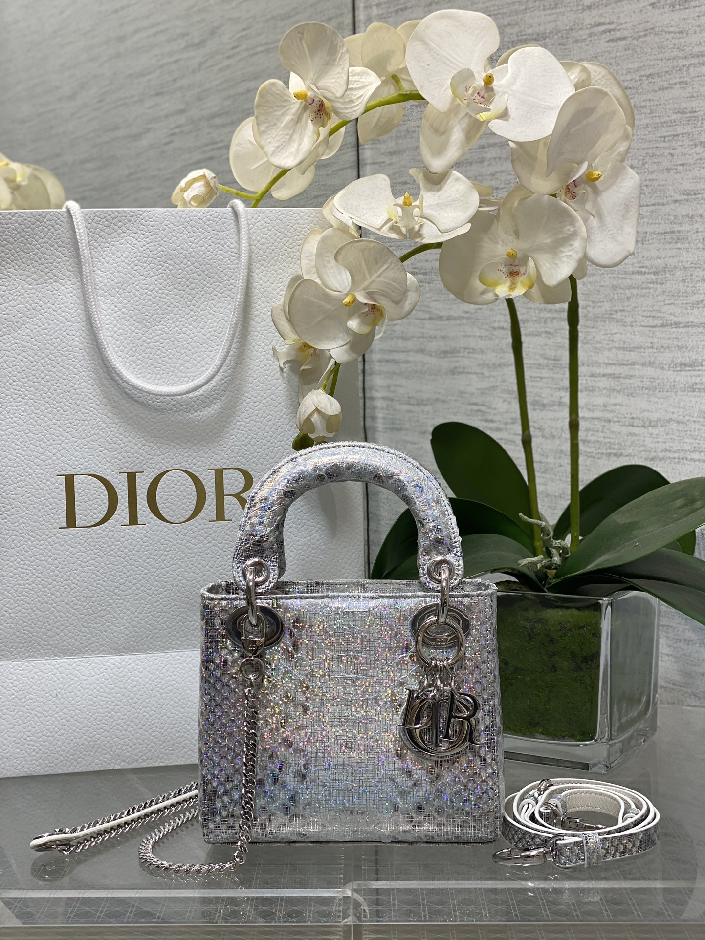 𝐋𝐚𝐝𝐲Tres rejillas piel de serpiente plateada