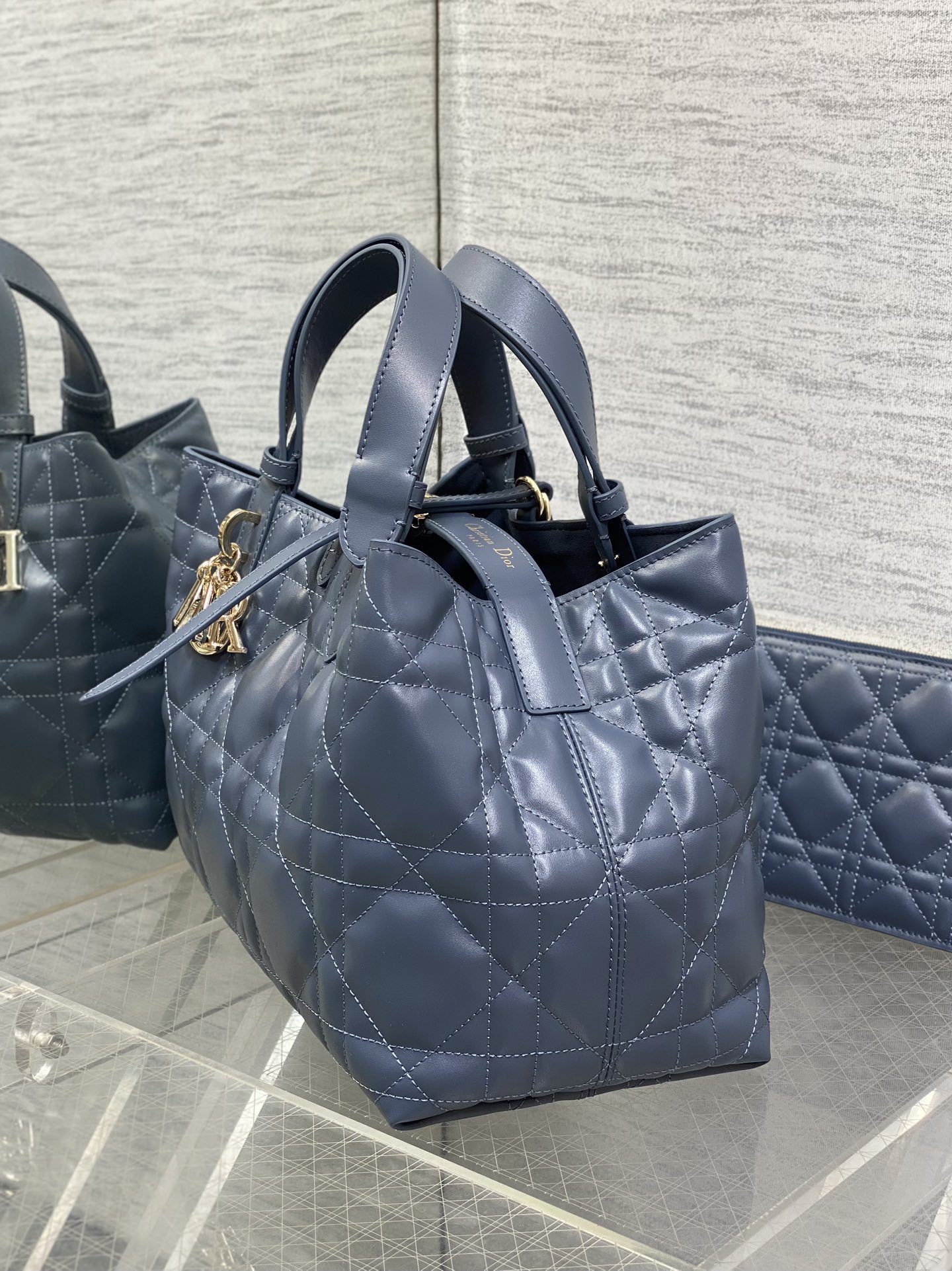 中号现货️Toujours系列秋冬最新丹宁蓝有点太美了高颜值大包包颜色非常清新让人眼前一亮轻松拿捏高级感