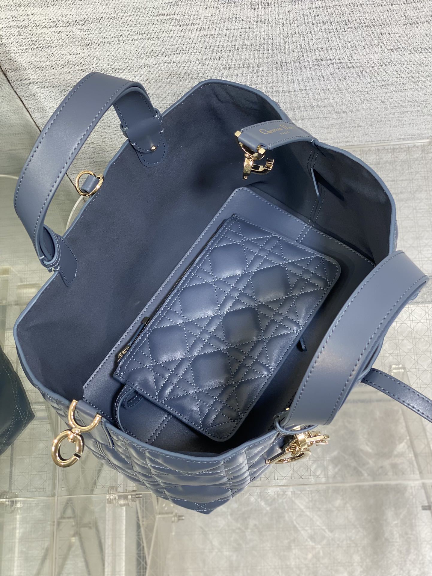 中号现货️Toujours系列秋冬最新丹宁蓝有点太美了高颜值大包包颜色非常清新让人眼前一亮轻松拿捏高级感