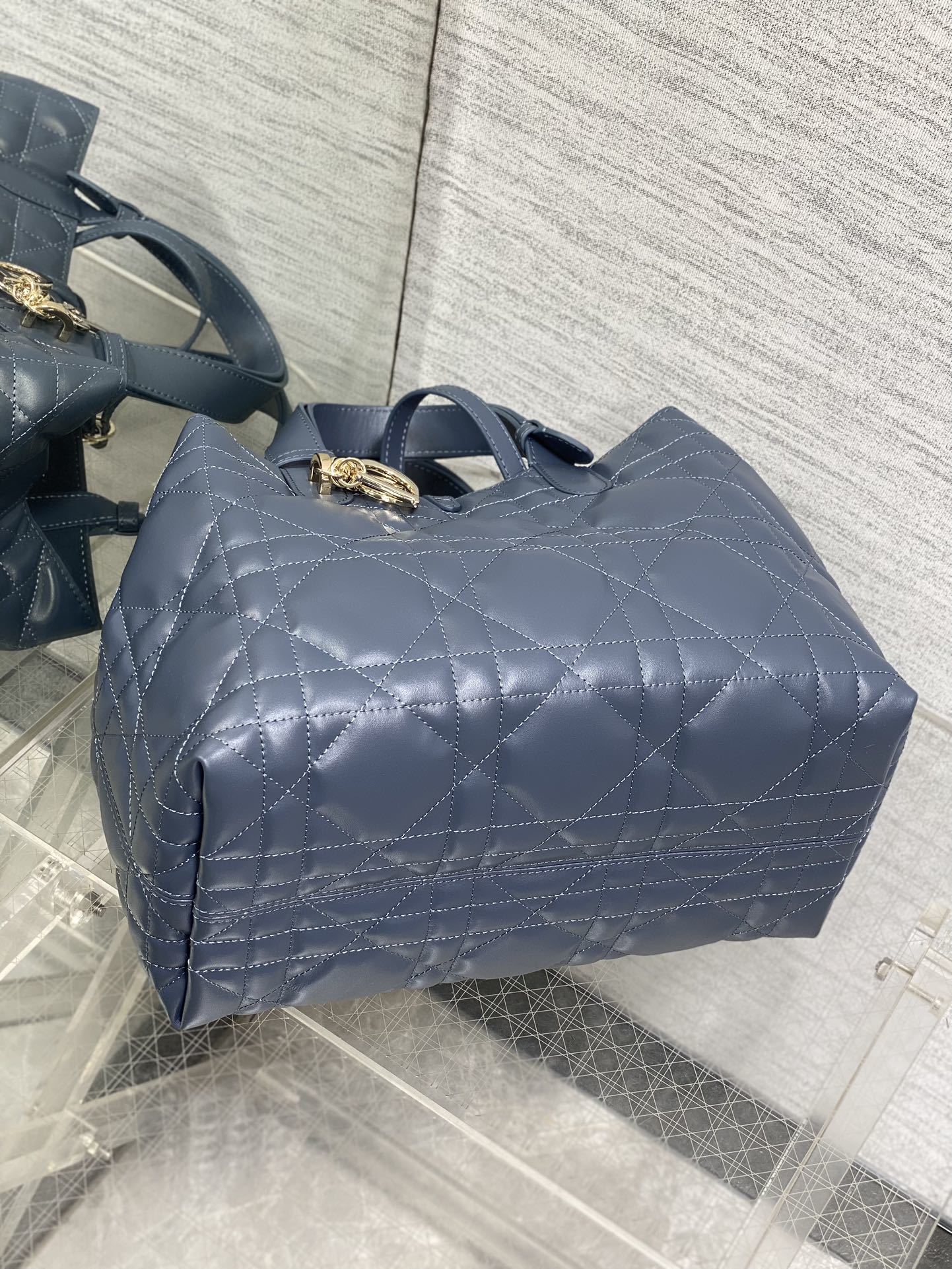 中号现货️Toujours系列秋冬最新丹宁蓝有点太美了高颜值大包包颜色非常清新让人眼前一亮轻松拿捏高级感