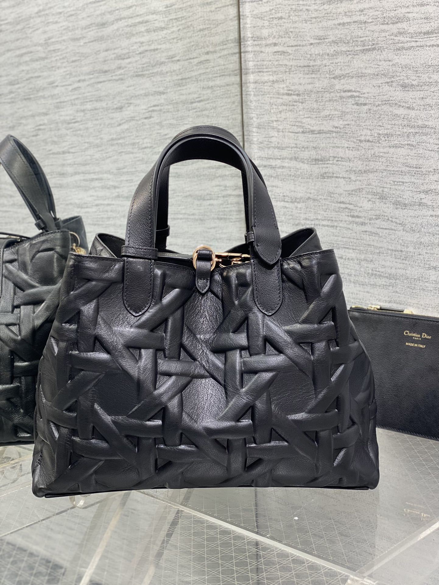 中号现货️Toujours系列秋冬最新压花黑色有点太美了高颜值大包包颜色非常清新让人眼前一亮轻松拿捏高级