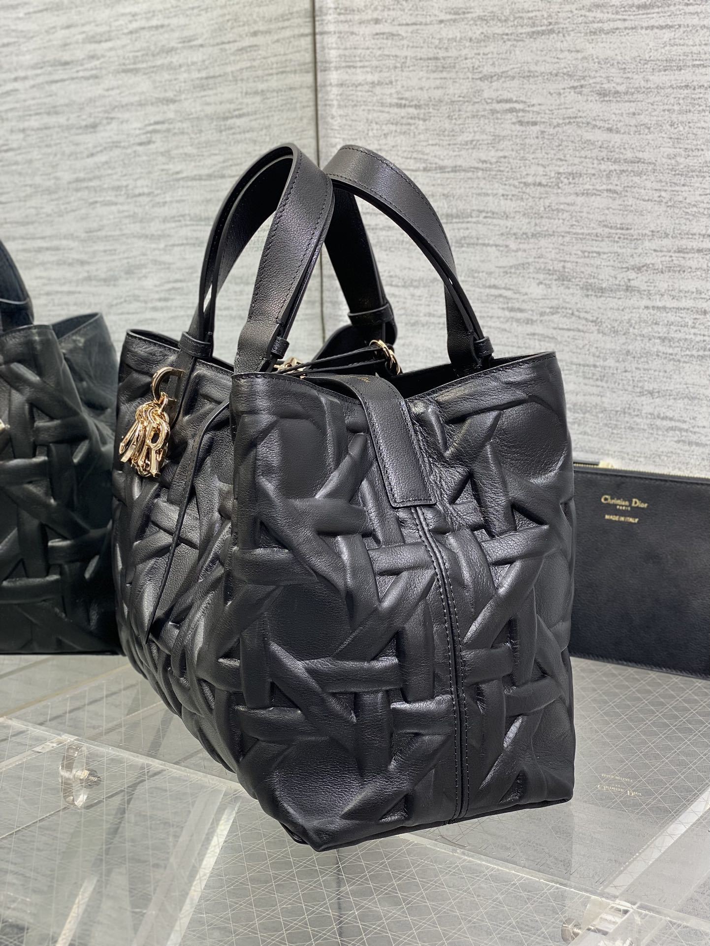 中号现货️Toujours系列秋冬最新压花黑色有点太美了高颜值大包包颜色非常清新让人眼前一亮轻松拿捏高级