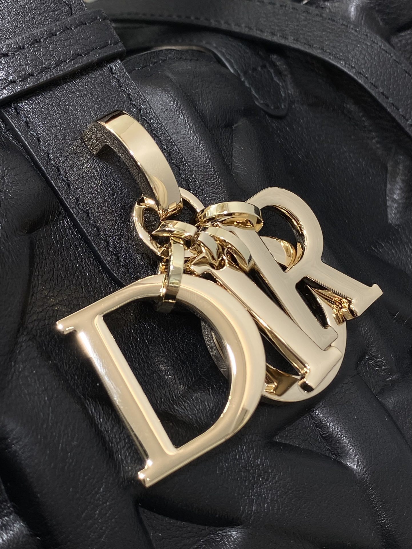 中号现货️Toujours系列秋冬最新压花黑色有点太美了高颜值大包包颜色非常清新让人眼前一亮轻松拿捏高级