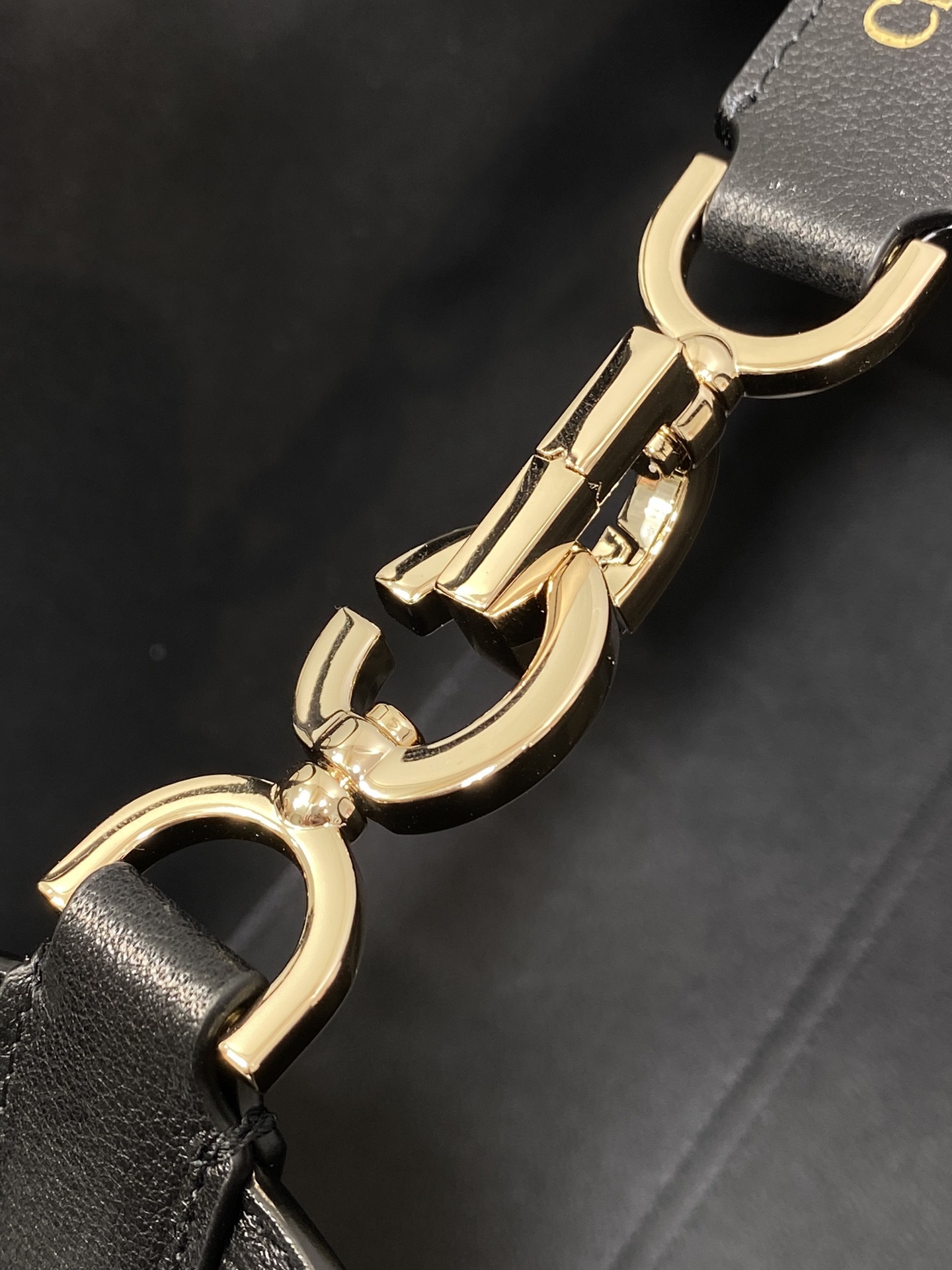 中号现货️Toujours系列秋冬最新压花黑色有点太美了高颜值大包包颜色非常清新让人眼前一亮轻松拿捏高级