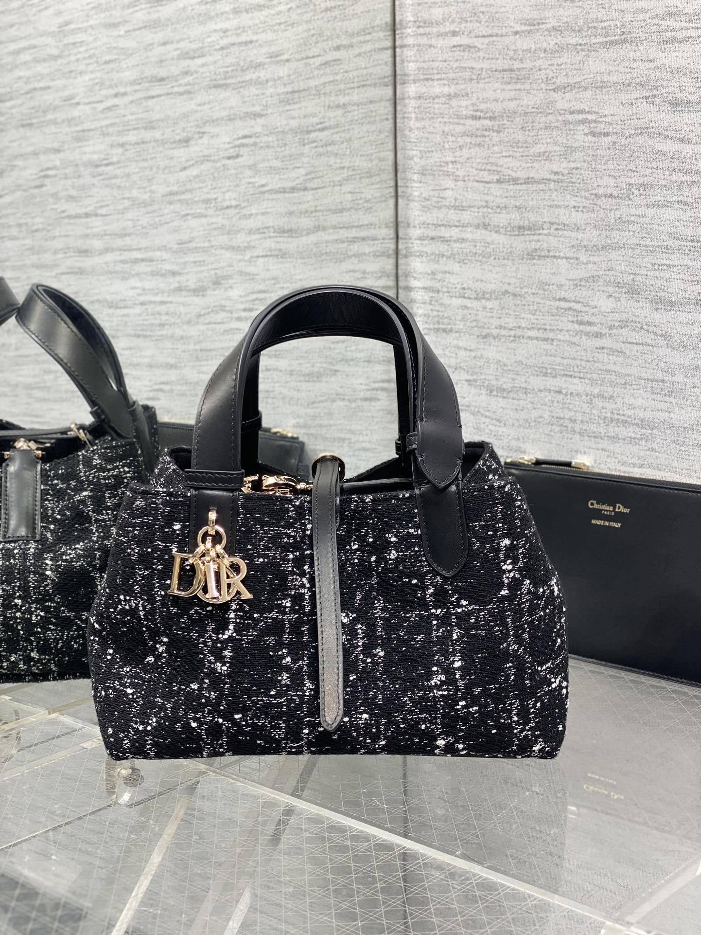 小号现货️Toujours粗花呢系列富家千金风同样的单品不同的风格独特的材质精致又优雅超大菱格的设计搭配
