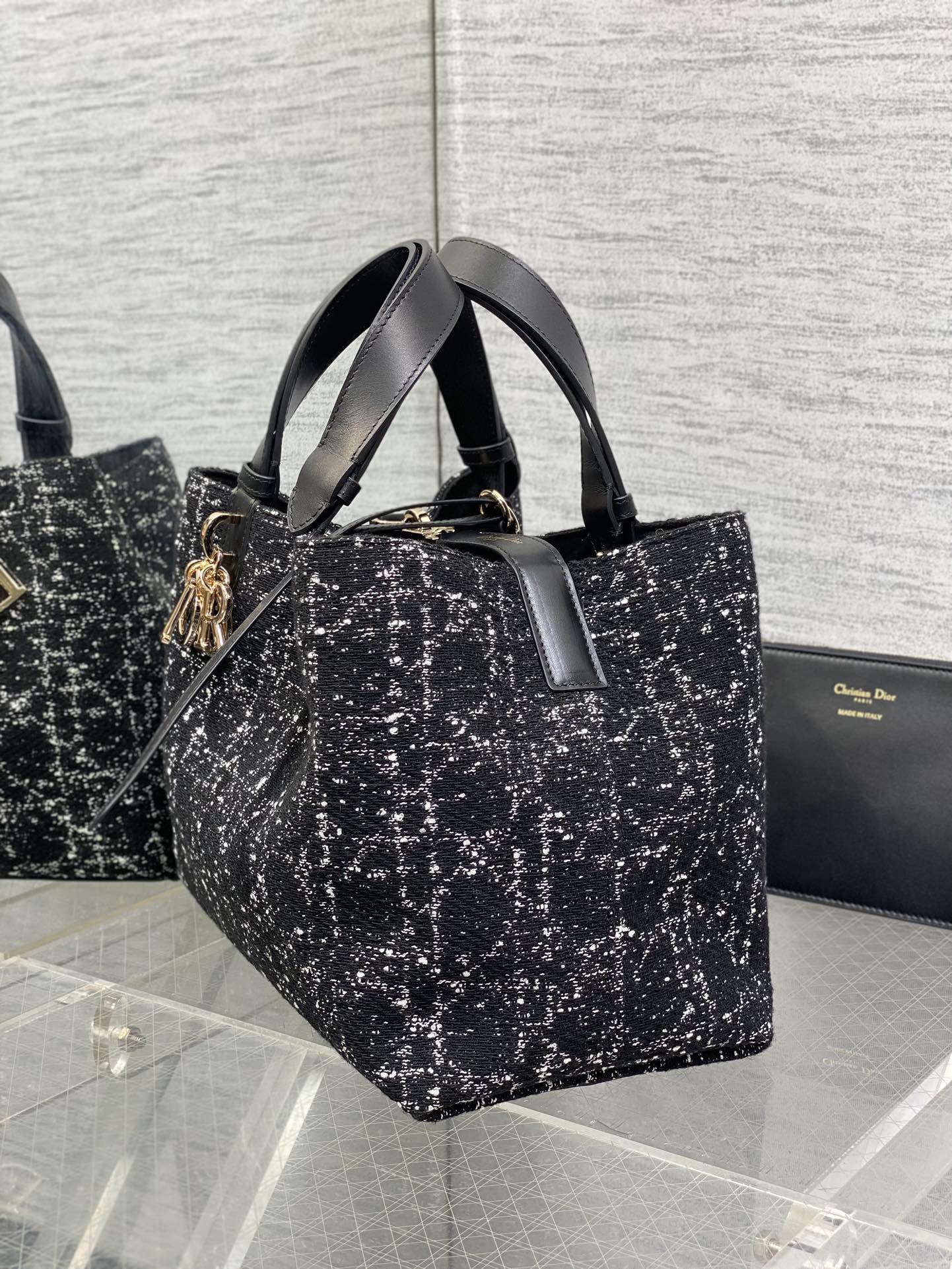 中号现货️Toujours粗花呢系列富家千金风同样的单品不同的风格独特的材质精致又优雅超大菱格的设计搭配