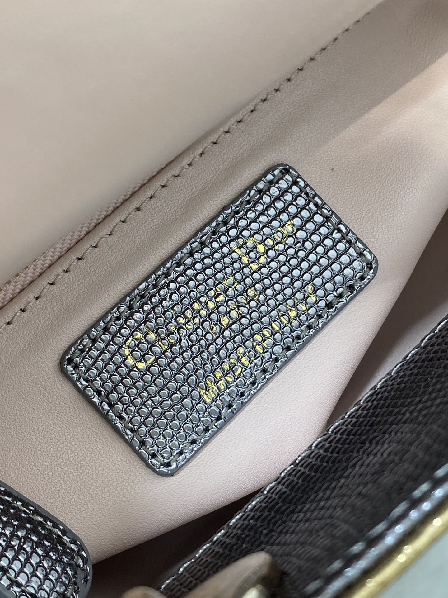 现货‼️Lady戴妃三格珍稀蛇皮闪亮登场，高雅又不失个性，非它莫属👏🏼，科普一下每条蛇皮的纹路都是独一无