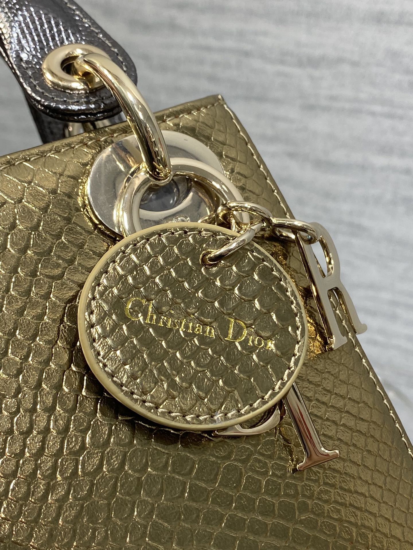 现货‼️Lady戴妃三格珍稀蛇皮闪亮登场，高雅又不失个性，非它莫属👏🏼，科普一下每条蛇皮的纹路都是独一无