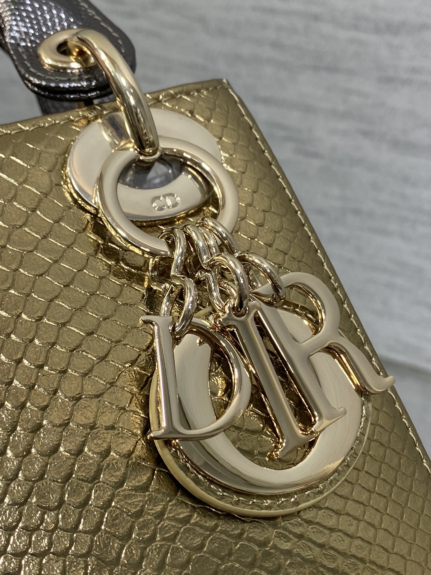 现货‼️Lady戴妃三格珍稀蛇皮闪亮登场，高雅又不失个性，非它莫属👏🏼，科普一下每条蛇皮的纹路都是独一无