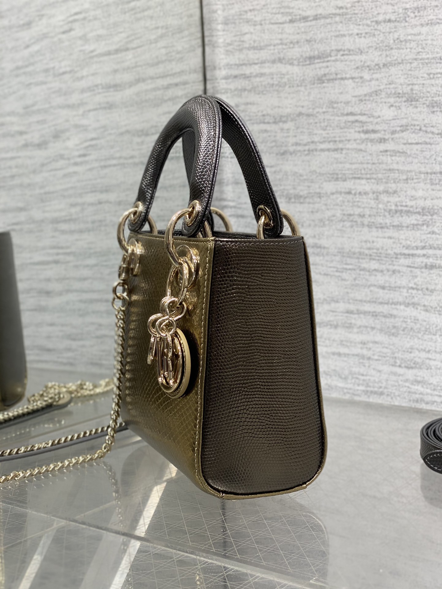 现货‼️Lady戴妃三格珍稀蛇皮闪亮登场，高雅又不失个性，非它莫属👏🏼，科普一下每条蛇皮的纹路都是独一无