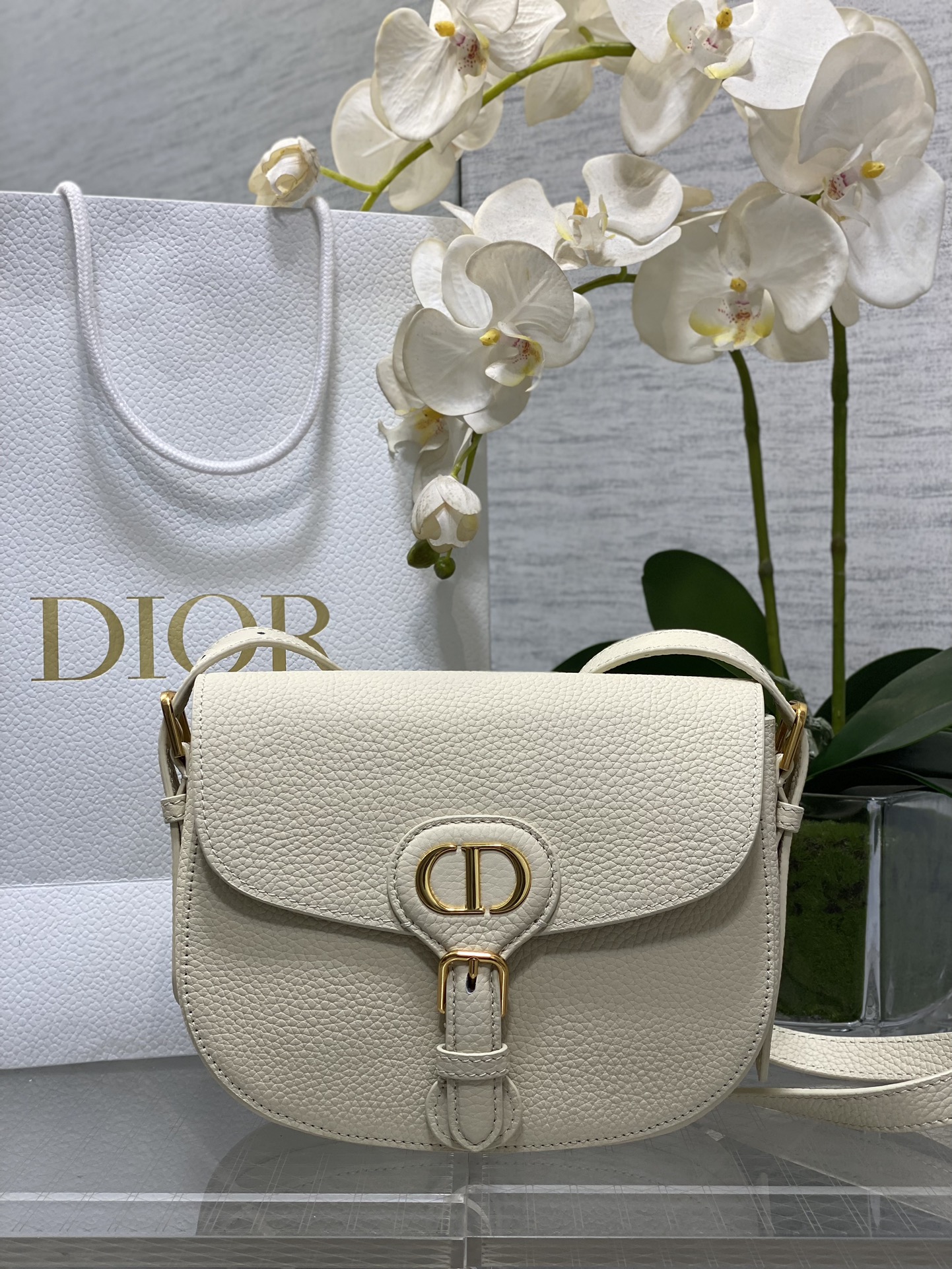 𝐃𝟏𝐨𝐫 𝐁𝐨𝐛𝐛𝐲 Grande blanco lechoso